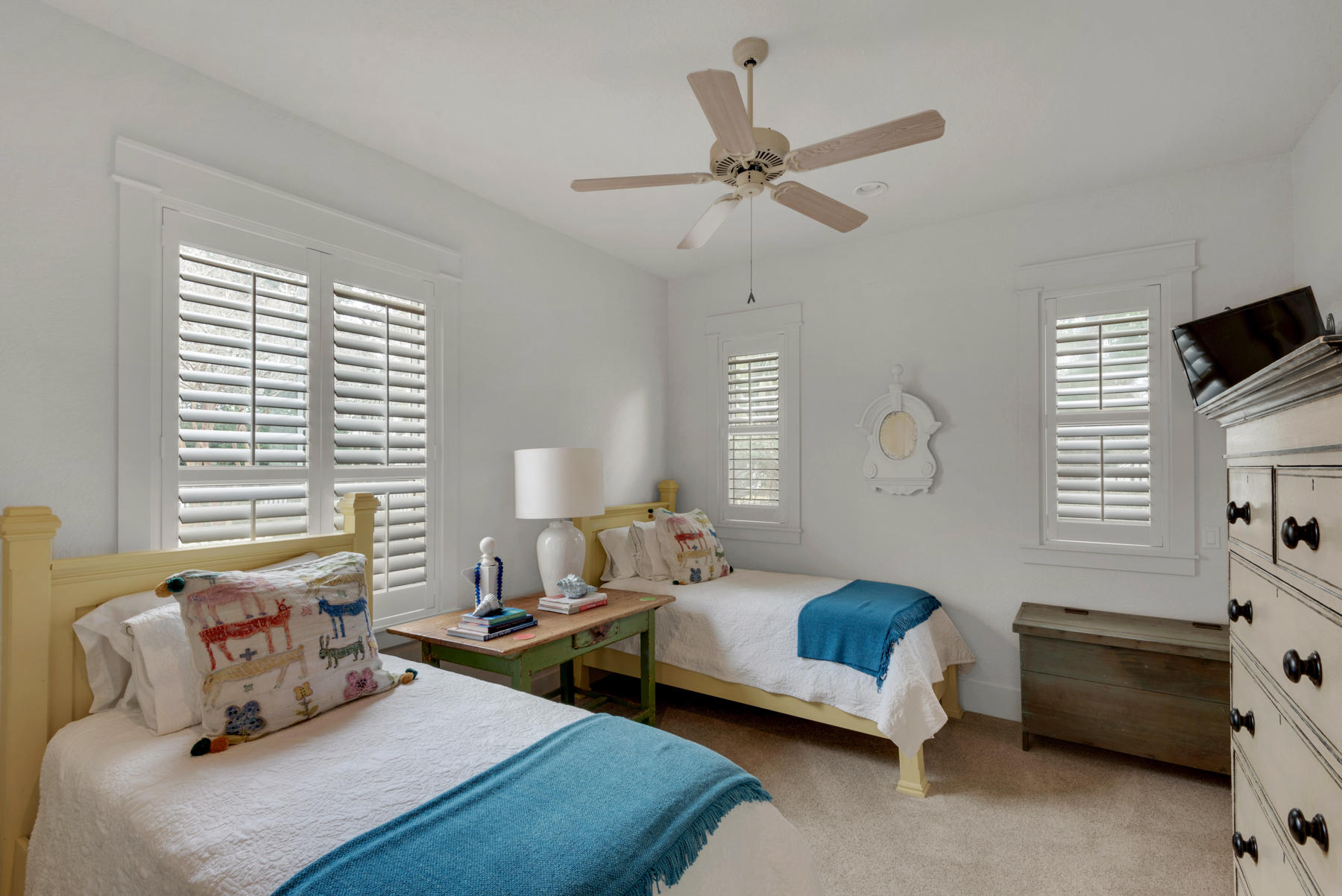 CRYSTAL LAKE - Residential