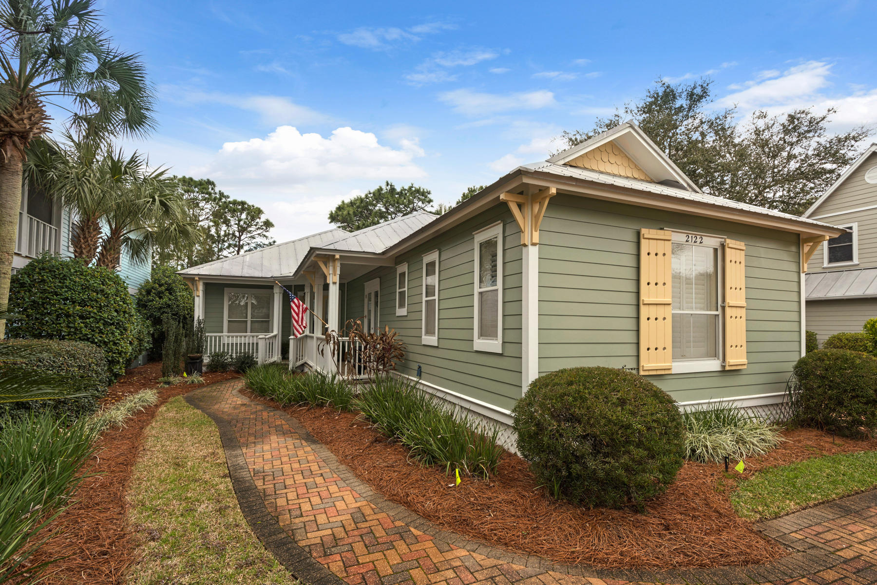 CRYSTAL LAKE - Residential