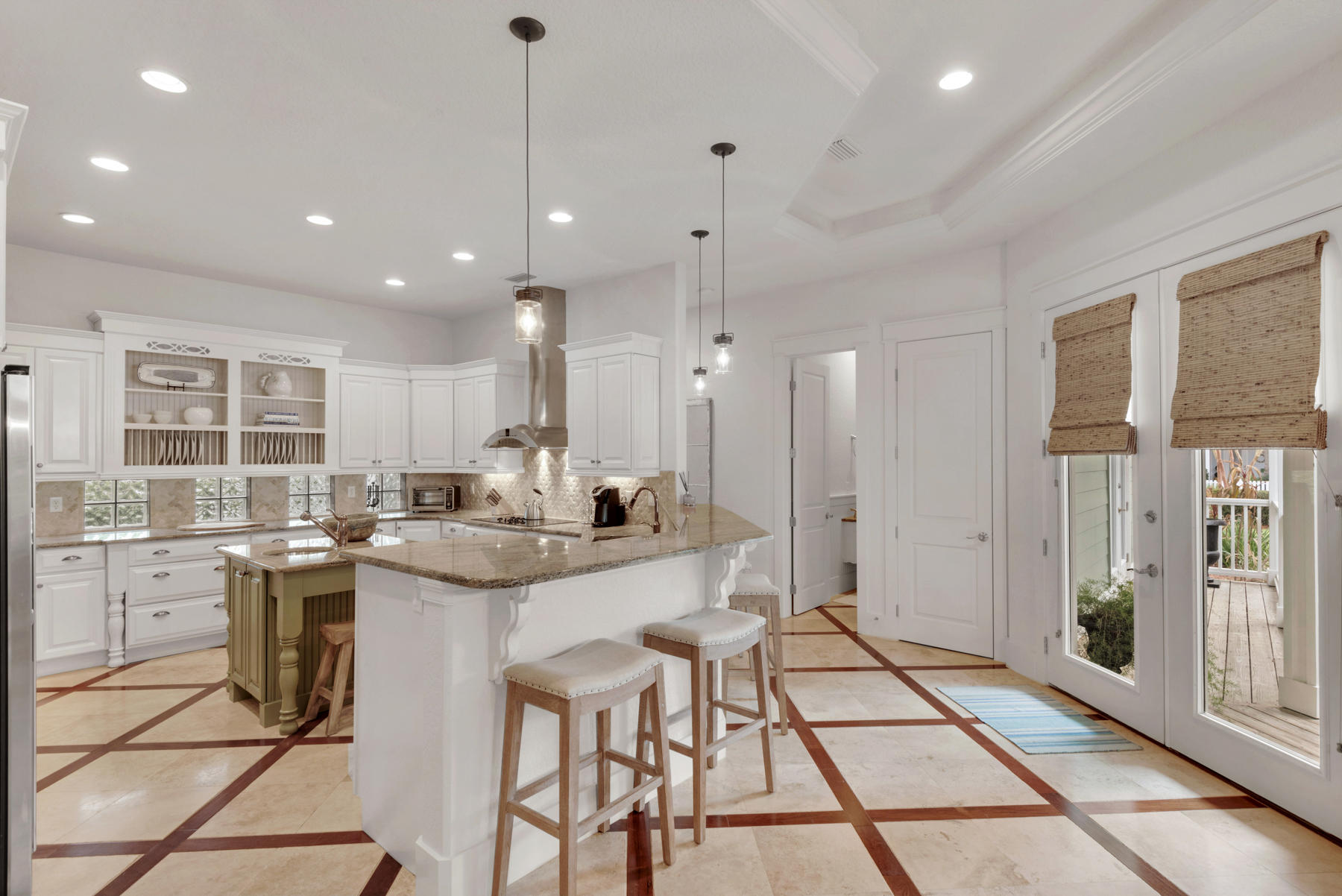 CRYSTAL LAKE - Residential