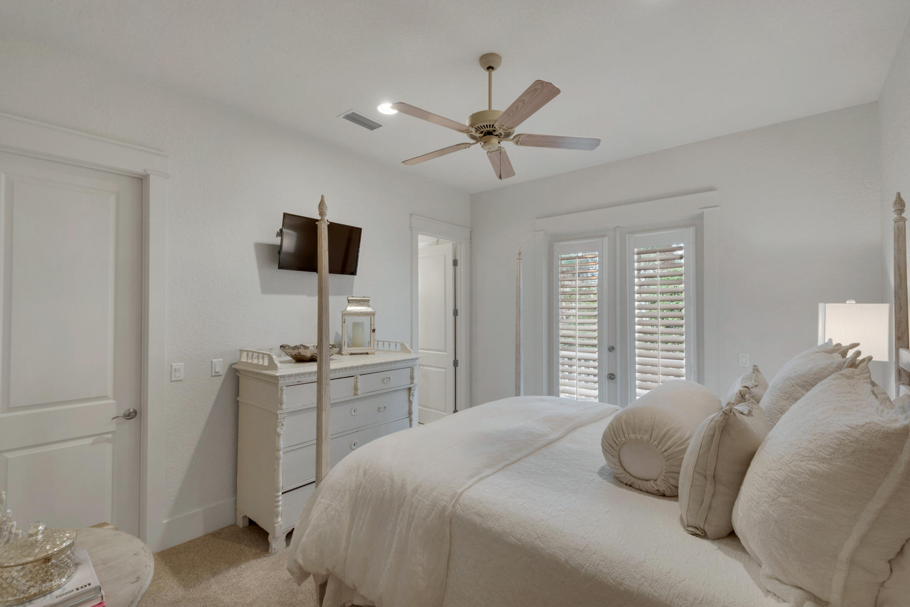 CRYSTAL LAKE - Residential