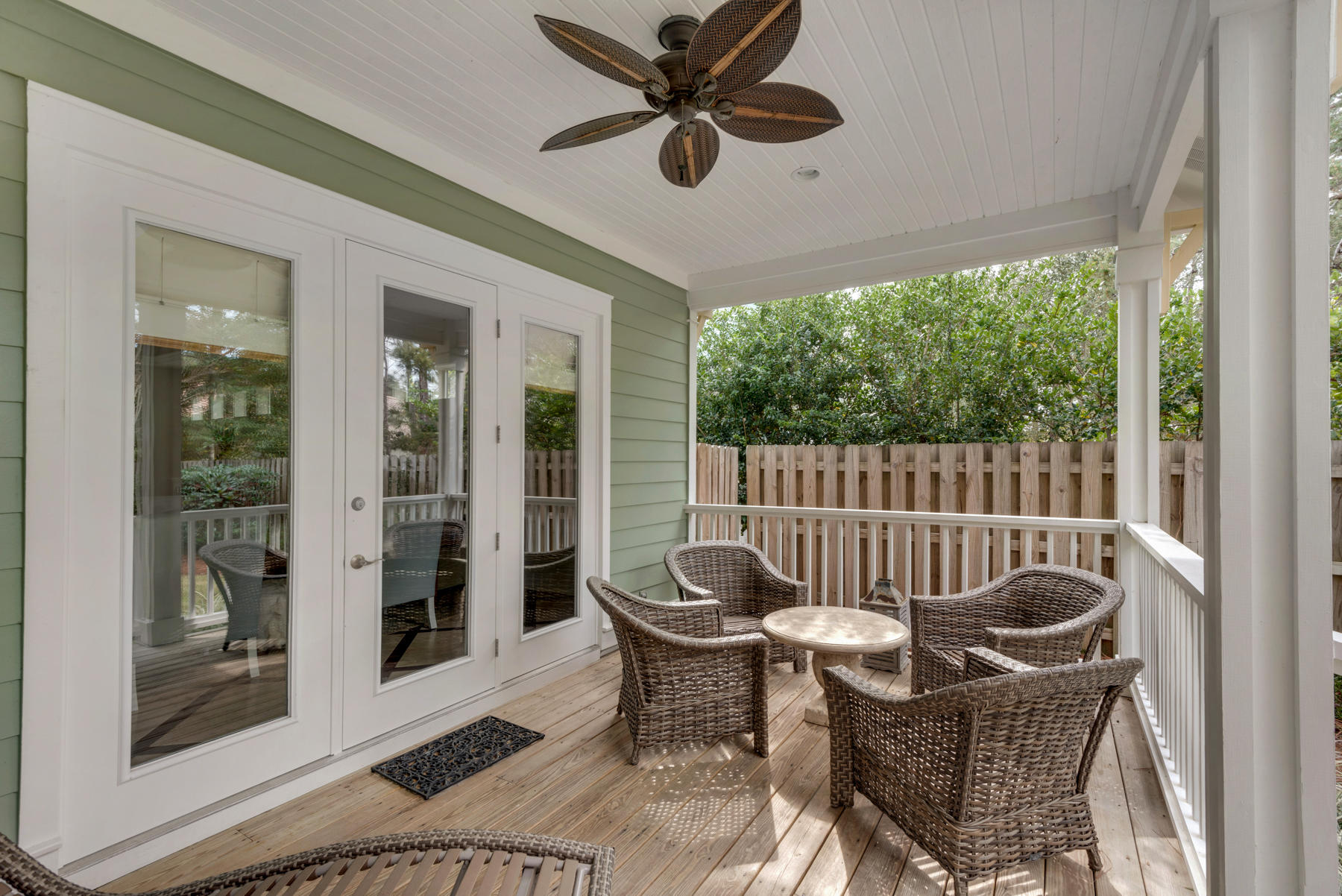 CRYSTAL LAKE - Residential