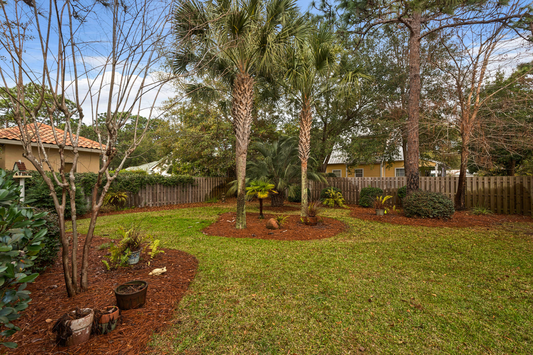 CRYSTAL LAKE - Residential