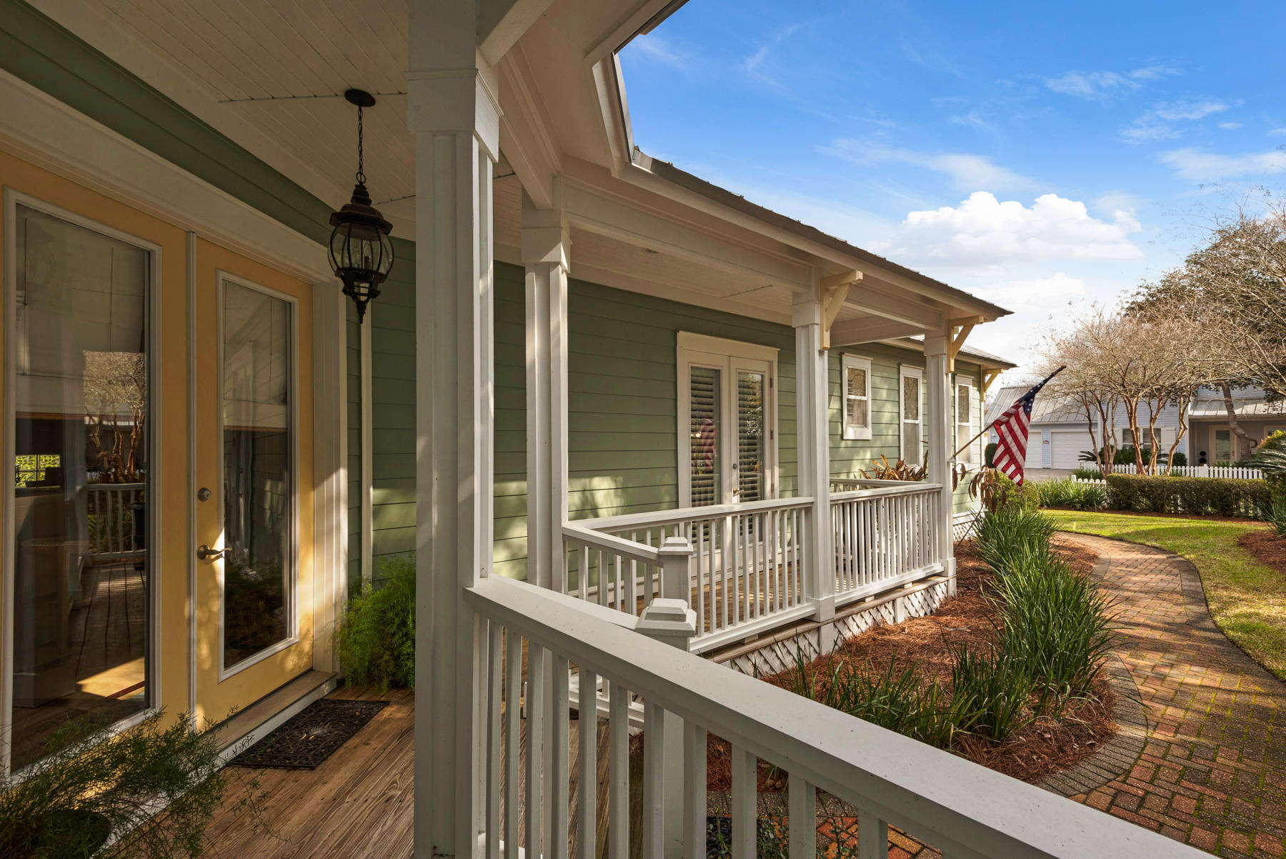 CRYSTAL LAKE - Residential