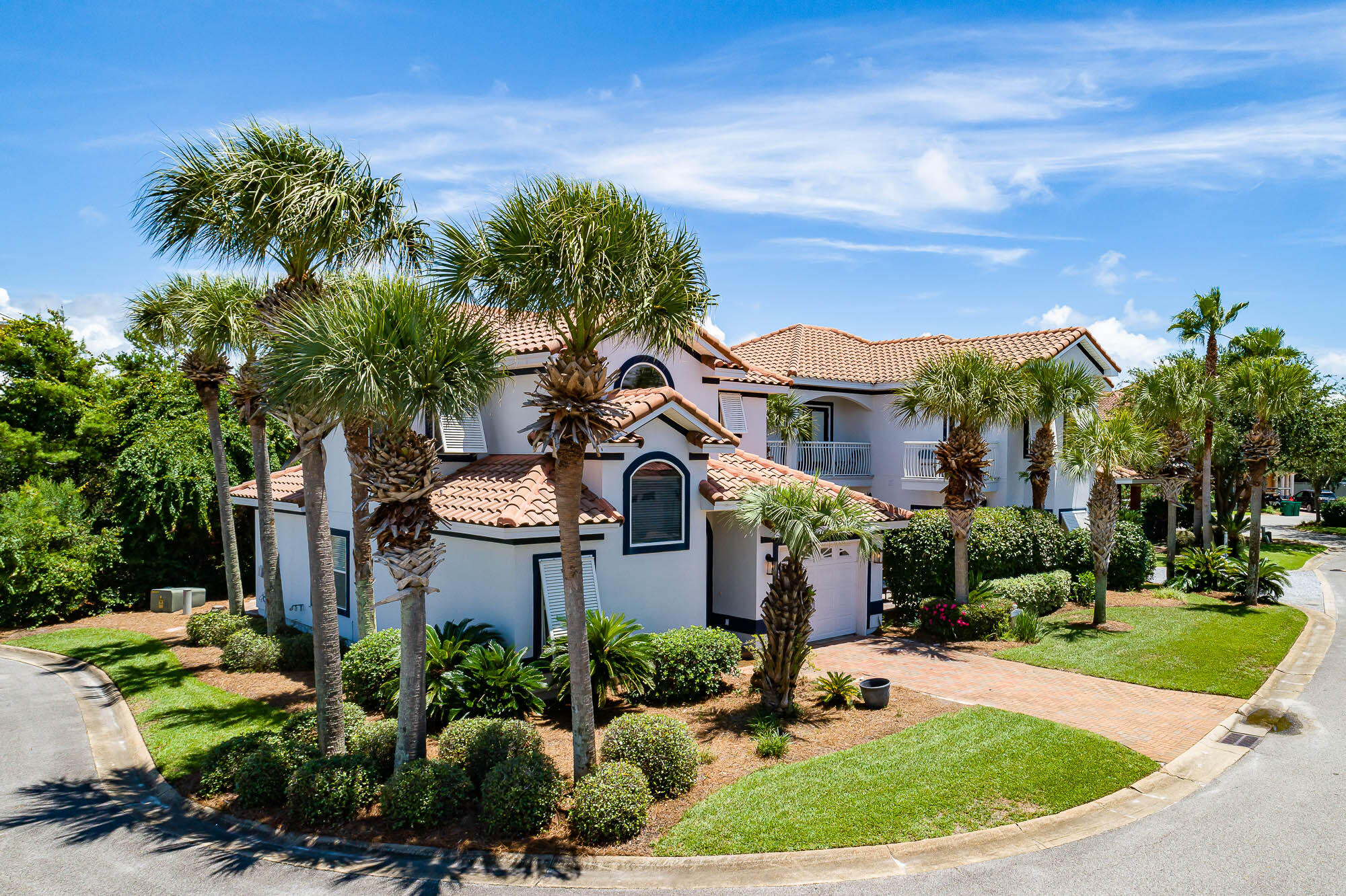 EMERALD WATERS VILLAGE - Residential