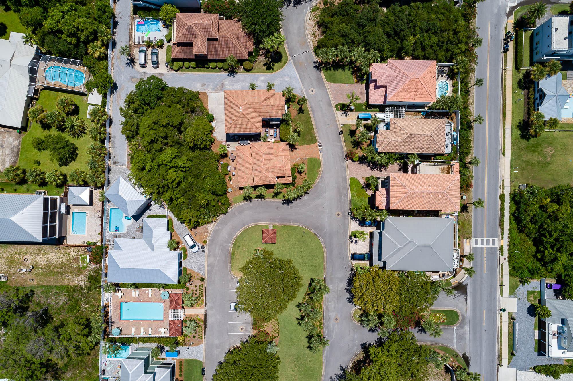 EMERALD WATERS VILLAGE - Residential