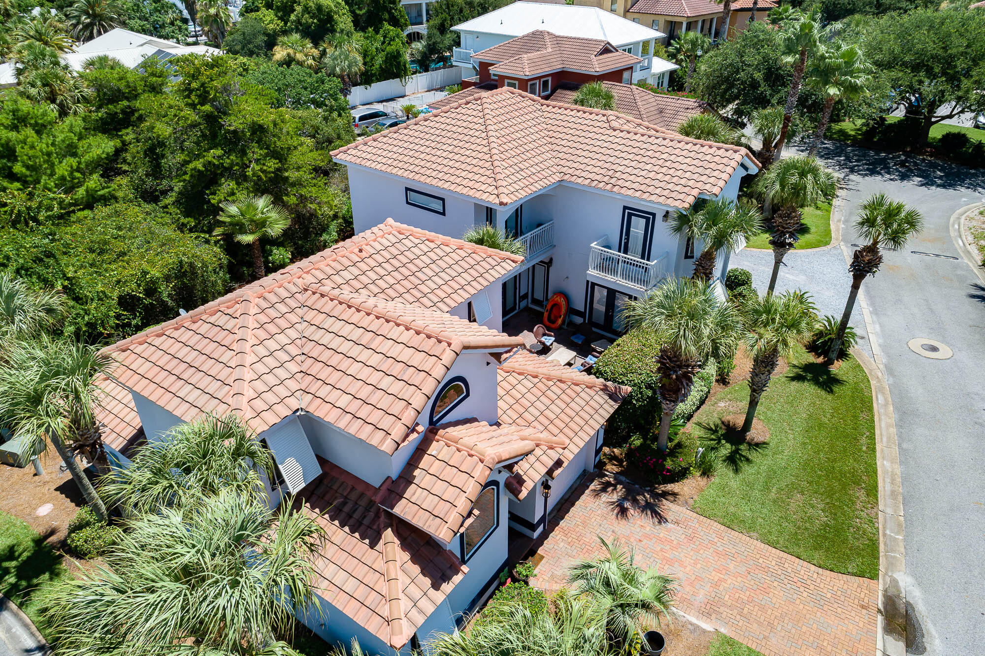 EMERALD WATERS VILLAGE - Residential