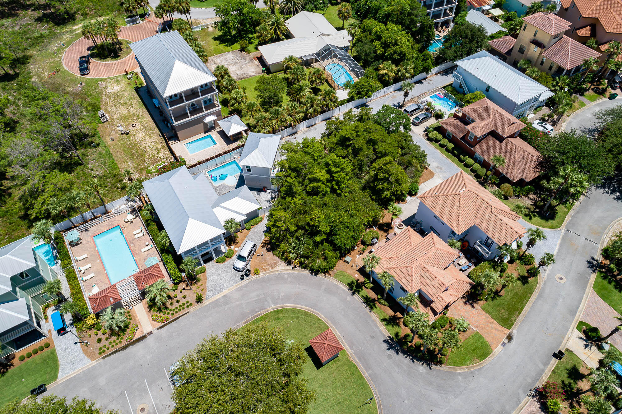 EMERALD WATERS VILLAGE - Residential