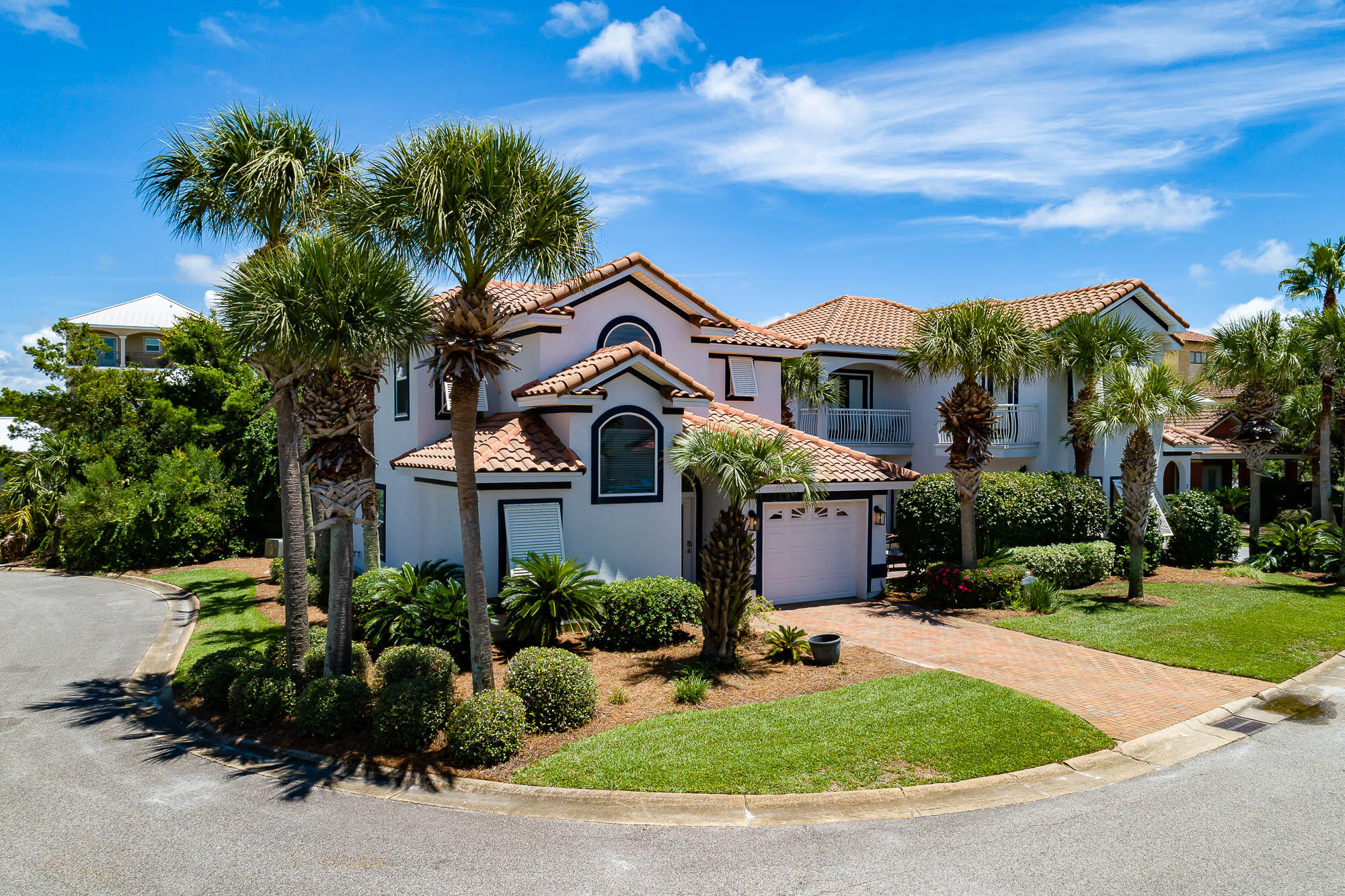 EMERALD WATERS VILLAGE - Residential