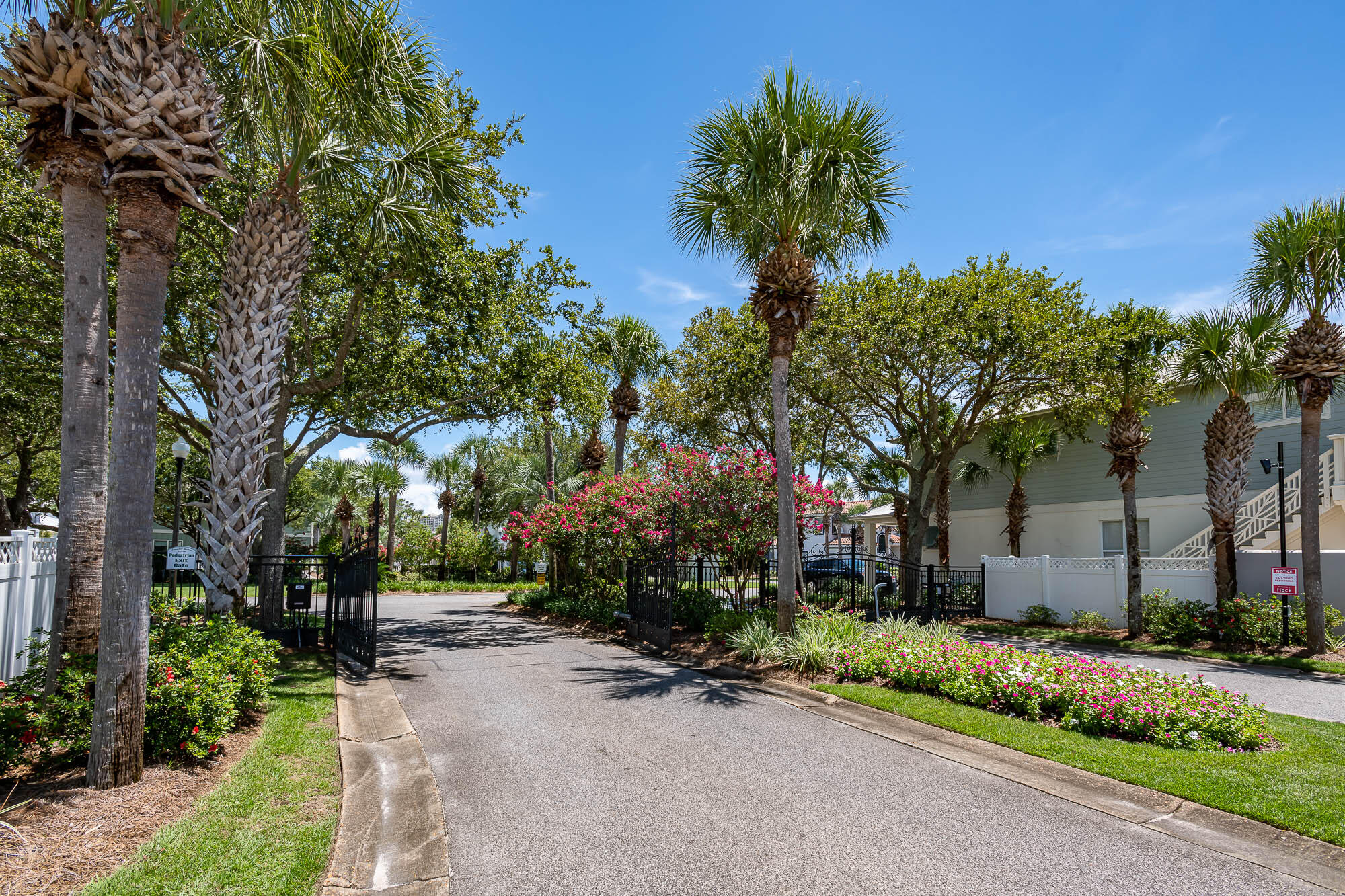 EMERALD WATERS VILLAGE - Residential