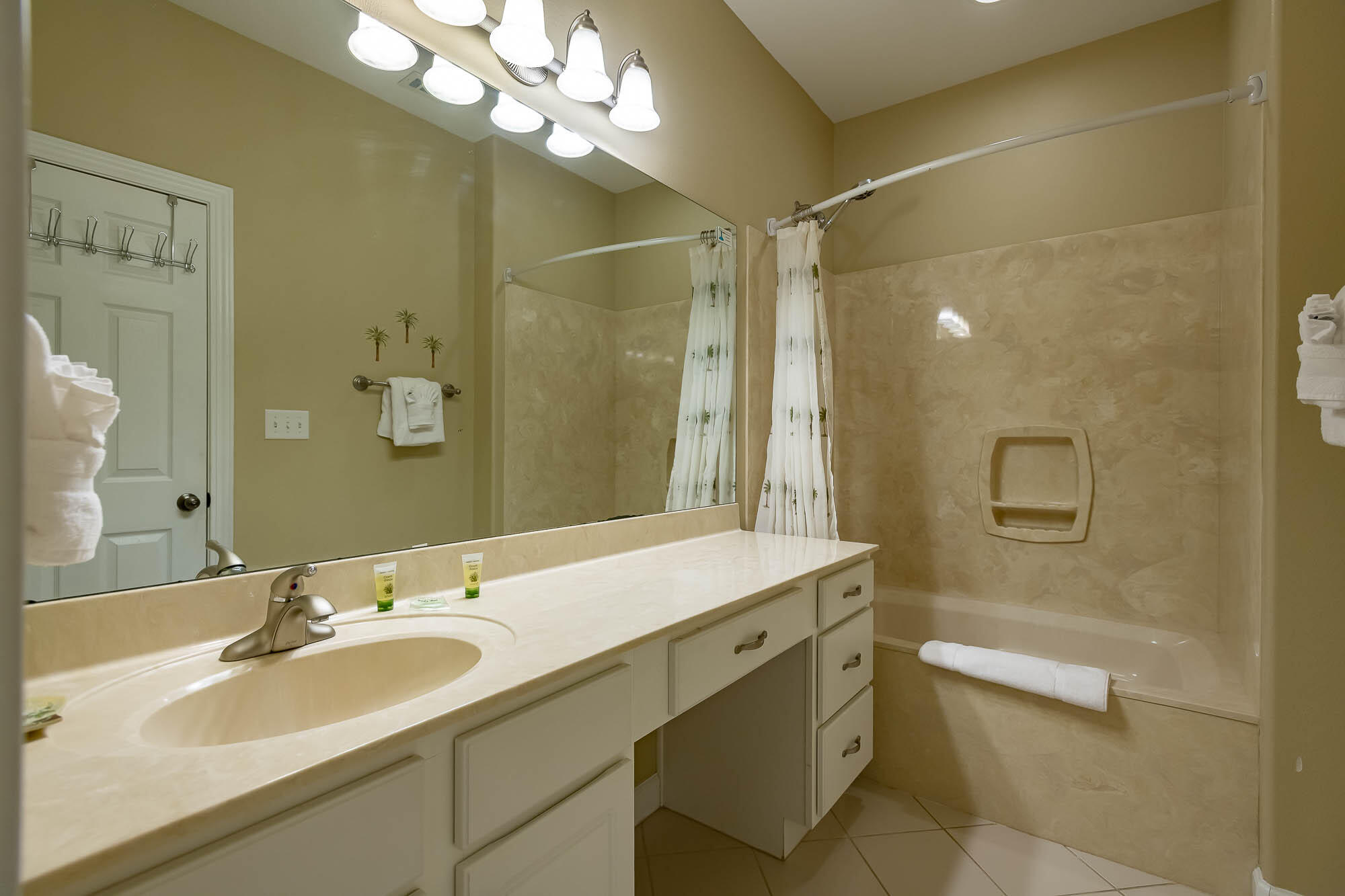 EMERALD WATERS VILLAGE - Residential