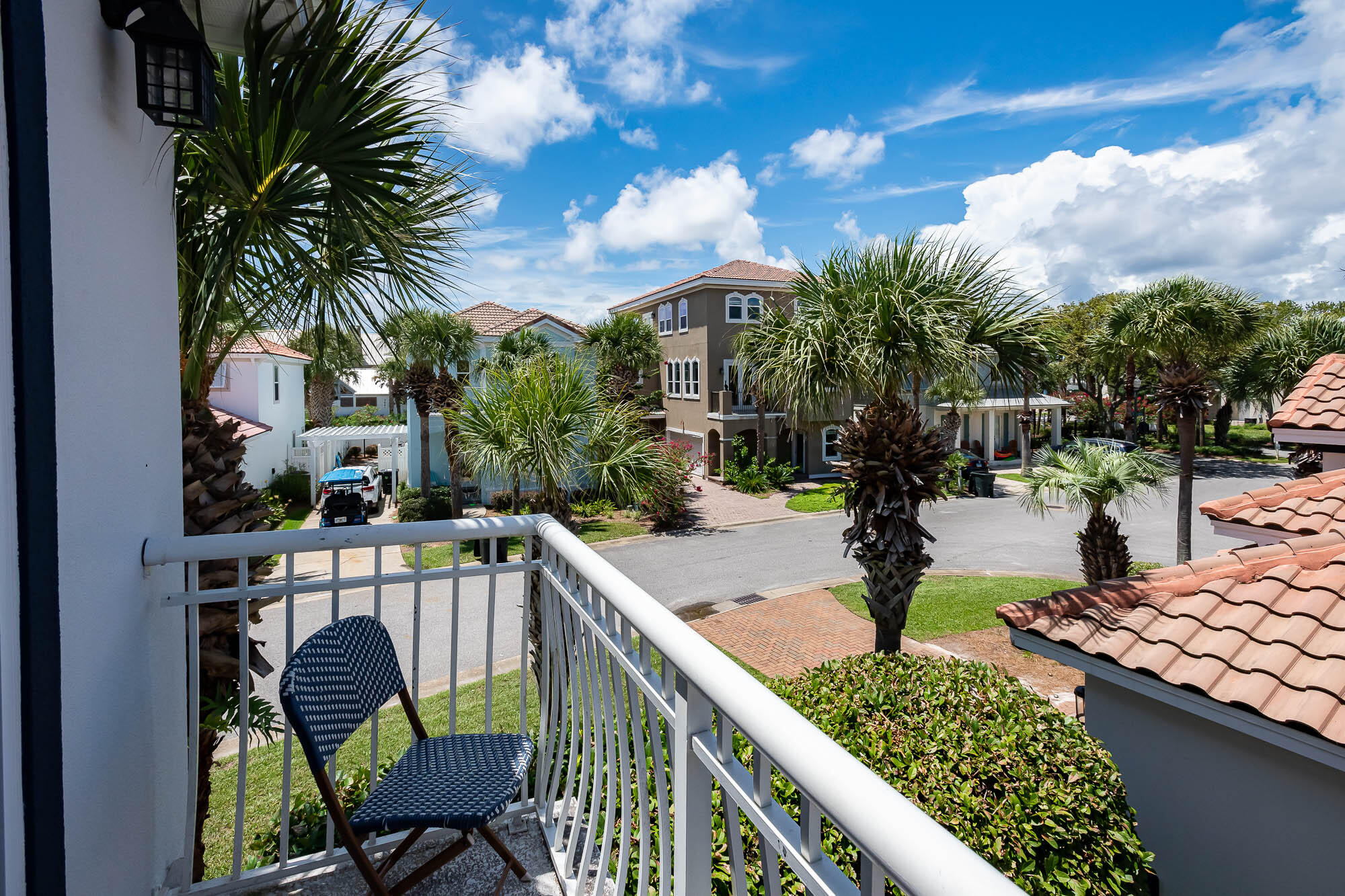 EMERALD WATERS VILLAGE - Residential