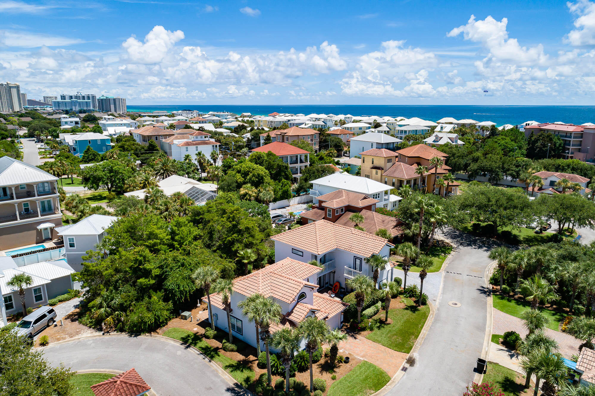 EMERALD WATERS VILLAGE - Residential