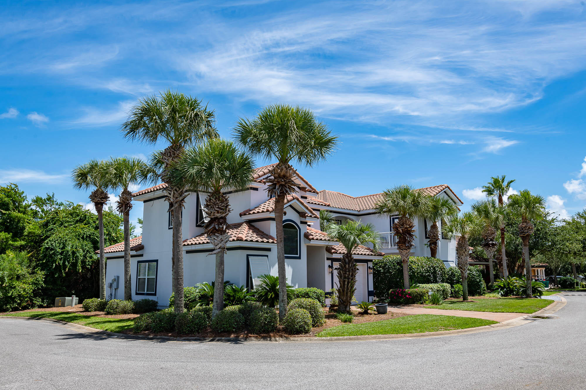 EMERALD WATERS VILLAGE - Residential