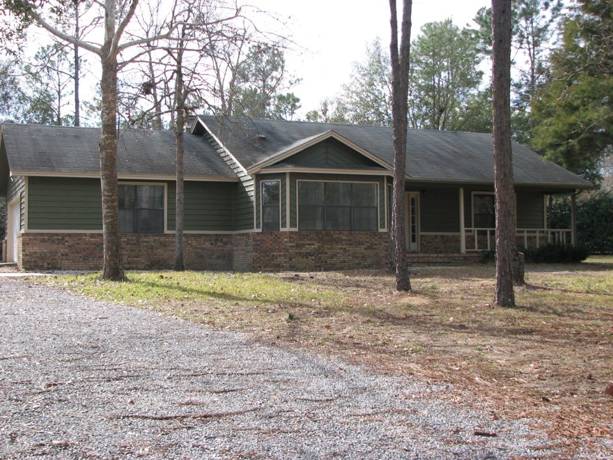 LOCATED IN THE GRANDVIEW HEIGHTS AREA ON AN ACRE, THIS NEIGHBORHOOD HAS PARK AND LAKE PRIVILEGES WITH LOW HOMEOWNERS FEES, HOME HAS BEEN PROFESSIONALLY REMODELED, WITH NEW INTERIOR AND EXTERIOR PAINT, TILE FLOORS IN WET AREAS, LAMINATE WOOD FLOORS IN LIVING AREA, CARPET IN BEDROOMS. KITCHEN HAS ALL NEW APPLIANCES, COUNTERTOPS, AND BEAUTIFULLY PAINTED WOOD CABINETS. COUNTRY COVERED FRONT PORCH LEADS YOU INSIDE TO THE FOYER WHERE YOU CAN ENTER THE KITCHEN/BAY WINDOW DINING AREA, BREAKFAST BAR AND PASS-THRU WINDOW TO GREAT ROOM. THIS ROOM HAS A NICE FIREPLACE WITH ACCESS TO OPEN PATIO IN REAR. MASTER BEDROOM ALSO ACCESSES THE PATIO AREA, ADDITIONAL BEDROOMS HAVE DEEP CLOSETS, LARGE TWO CAR GARAGE, FENCED BACKYARD FOR KIDS AND PETS, WALKING DISTANCE TO MAIN LAKE FOR FISHING AND PICNICS