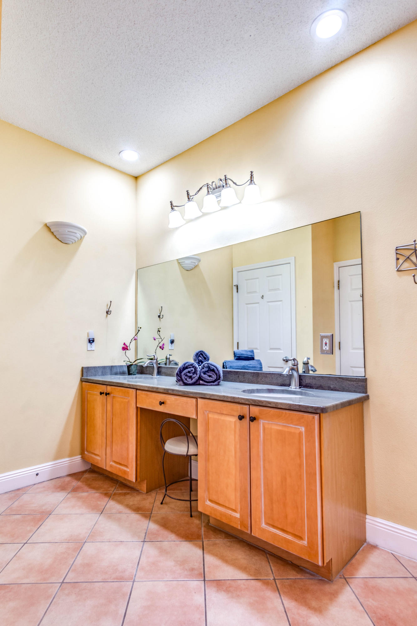 BLUE DOLPHIN CONDO - Residential