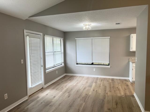 VALPARAISO PINECREST 6 - Residential Lease