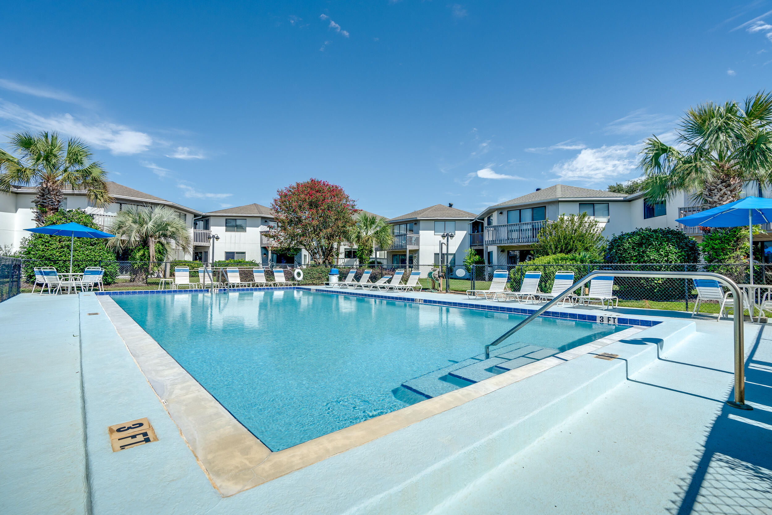 CRYSTAL VILLAGE CONDO PH 1 - Residential