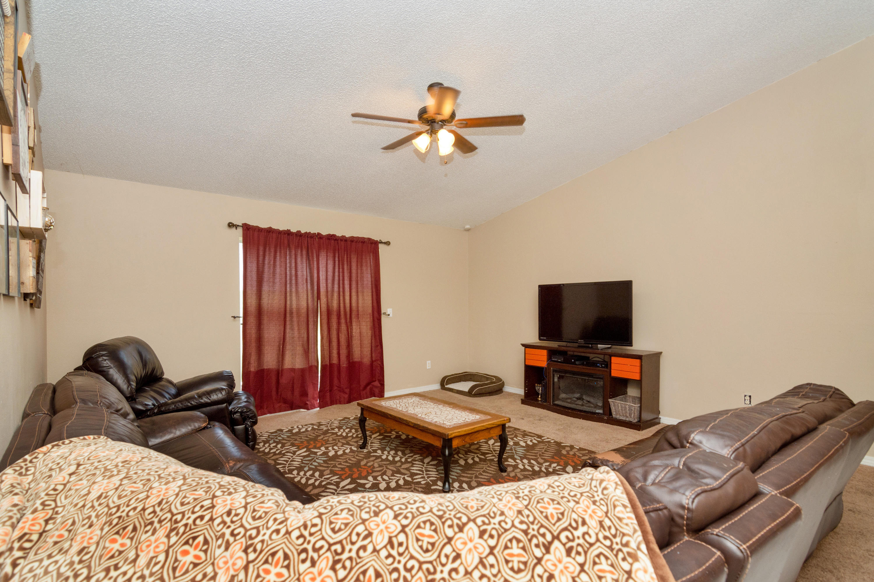 COUNTRYVIEW ESTATES 8TH ADDN - Residential