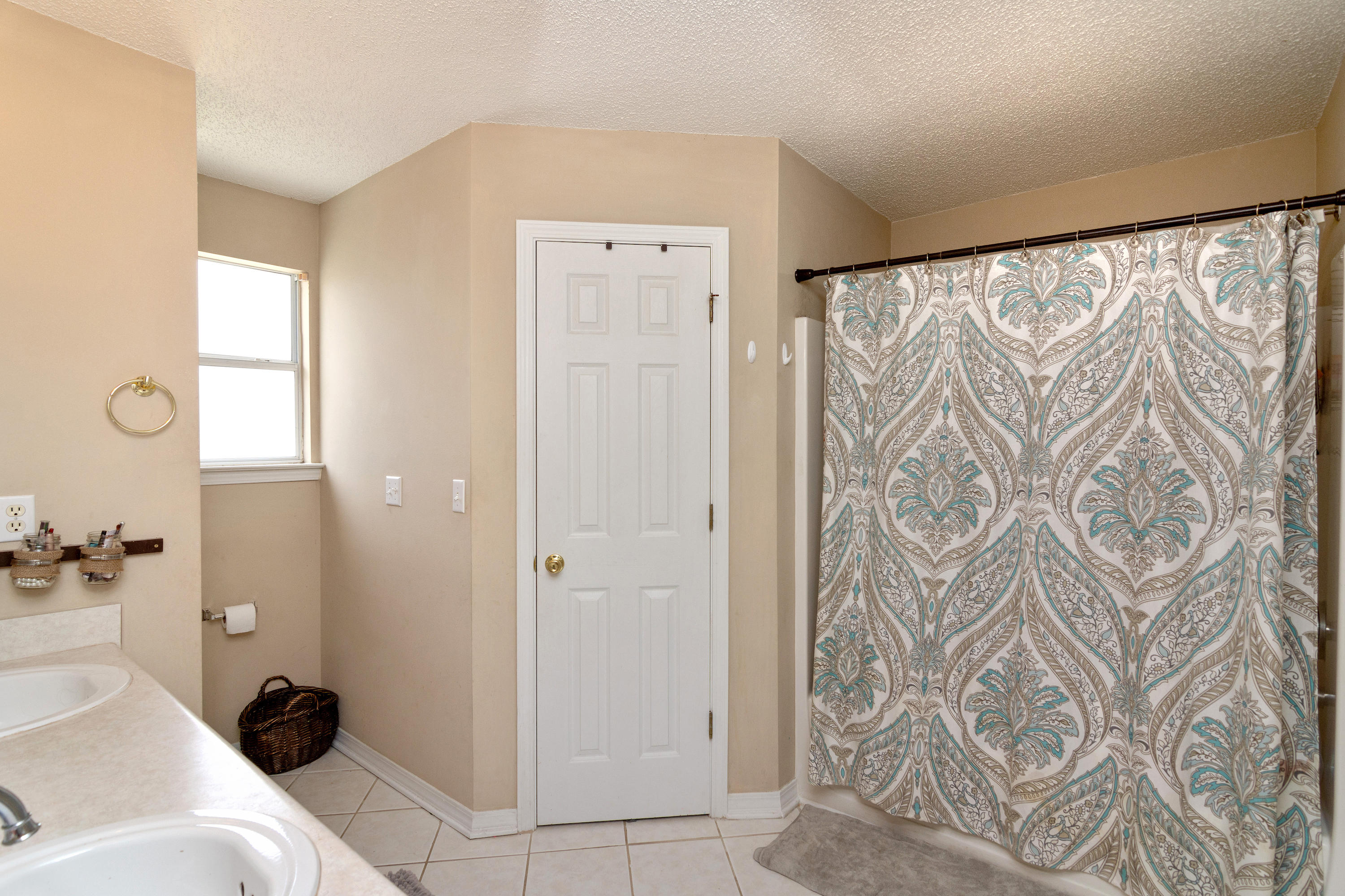 COUNTRYVIEW ESTATES 8TH ADDN - Residential