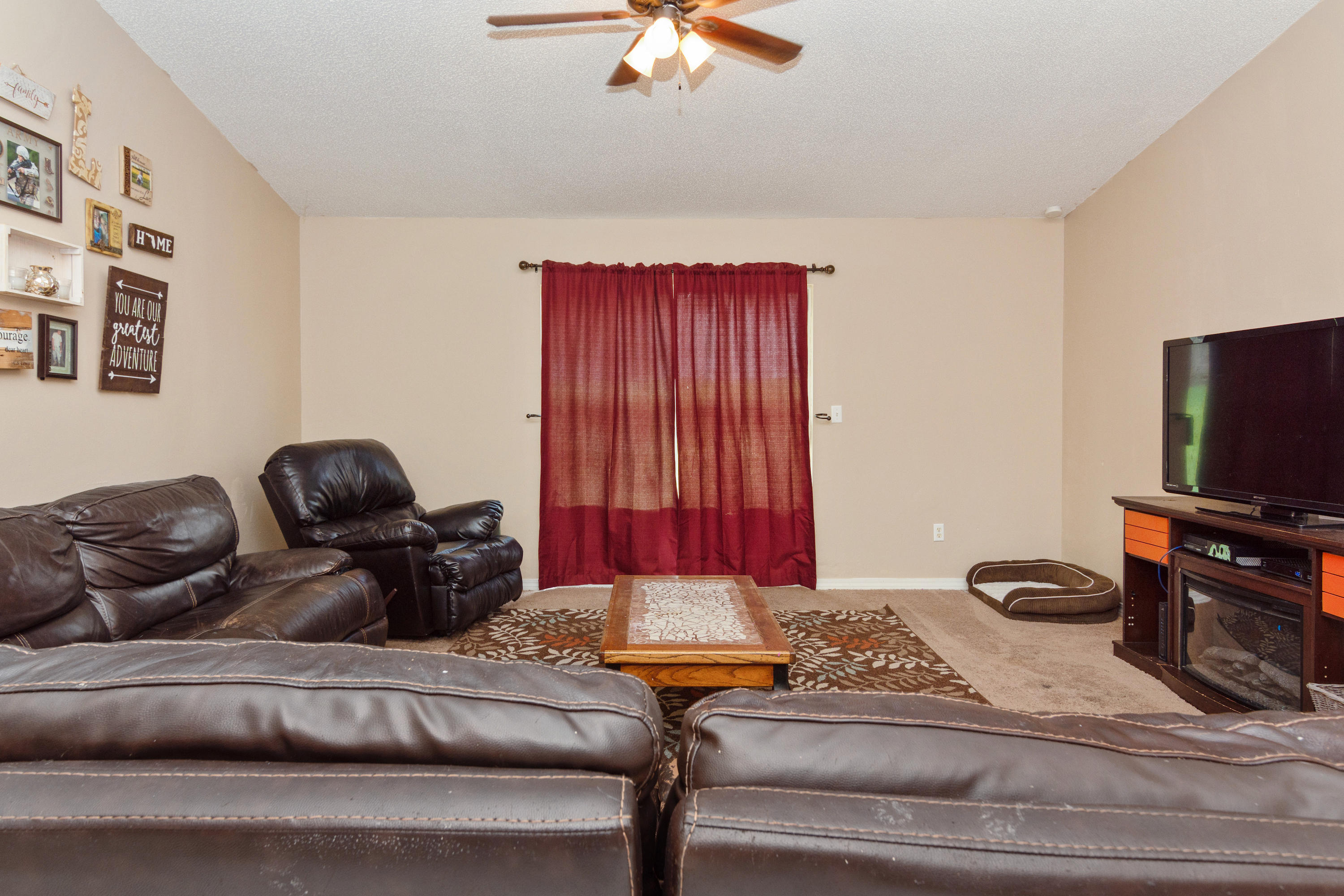 COUNTRYVIEW ESTATES 8TH ADDN - Residential