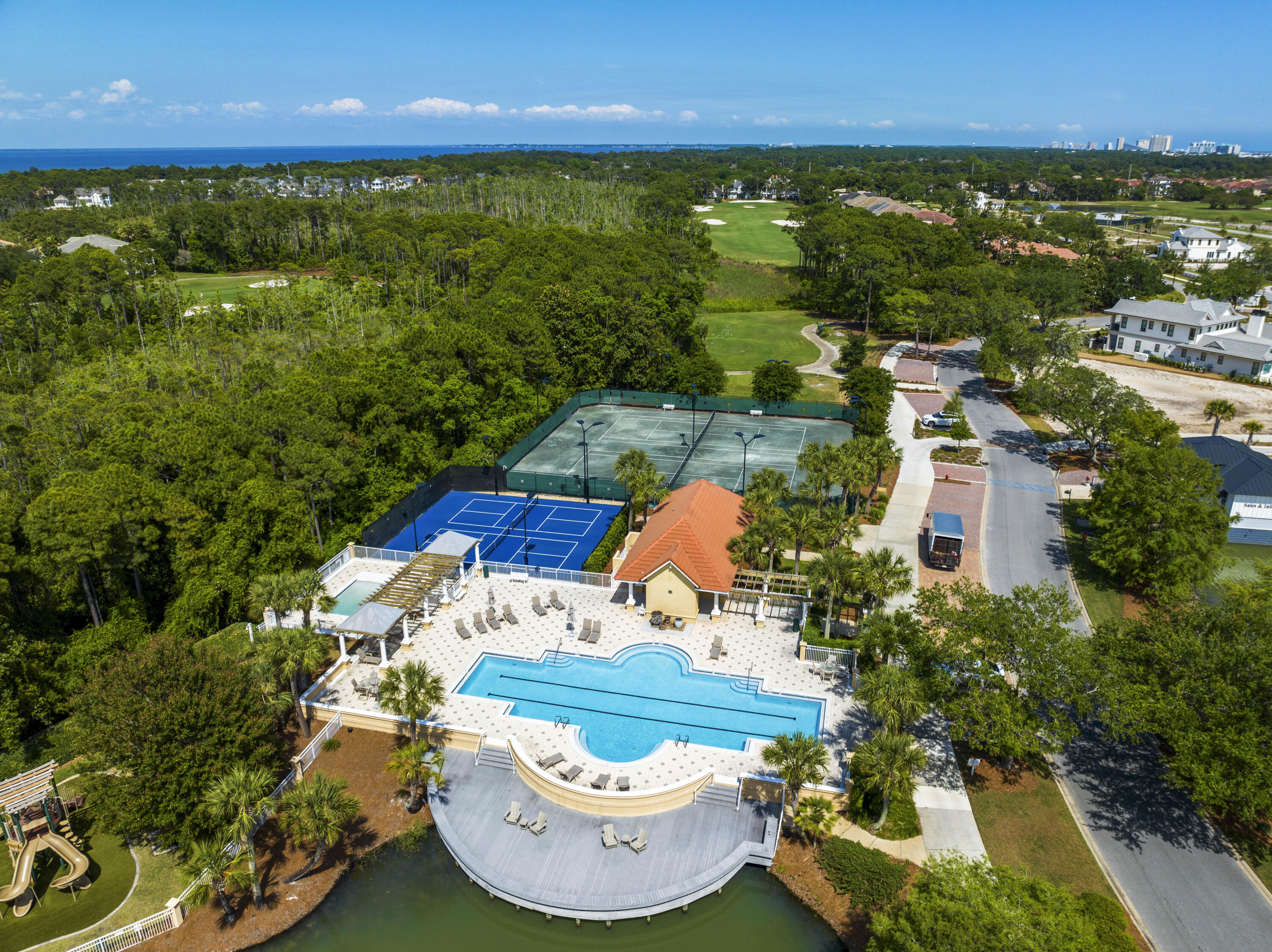 REGATTA BAY GOLF VILLAS - Residential