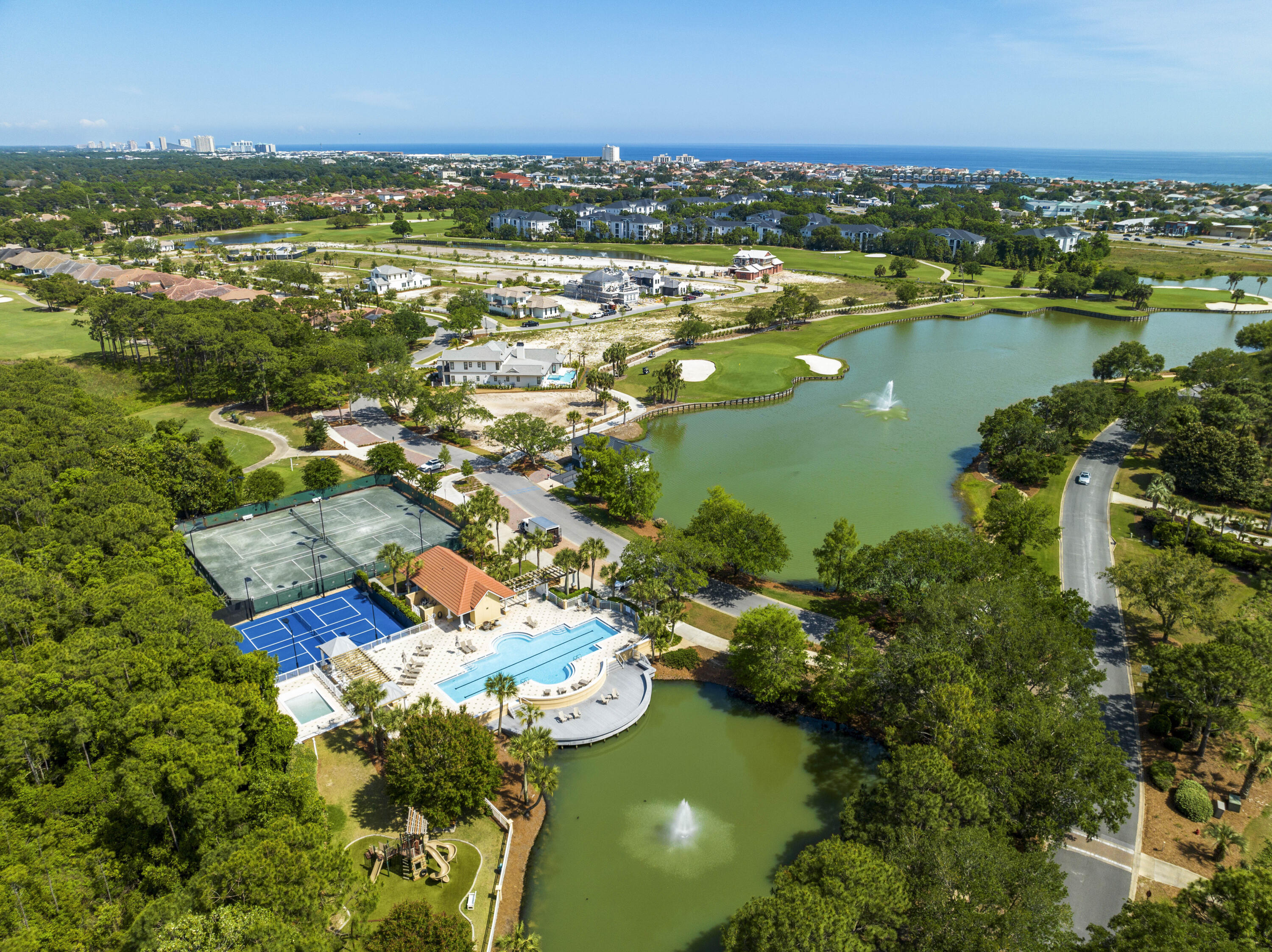 REGATTA BAY GOLF VILLAS - Residential