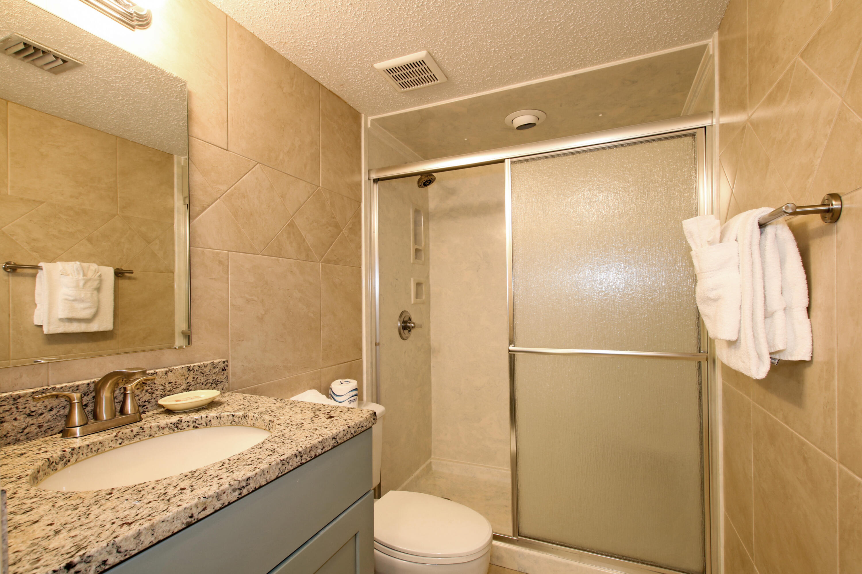 SHORELINE TOWERS 1 - Residential