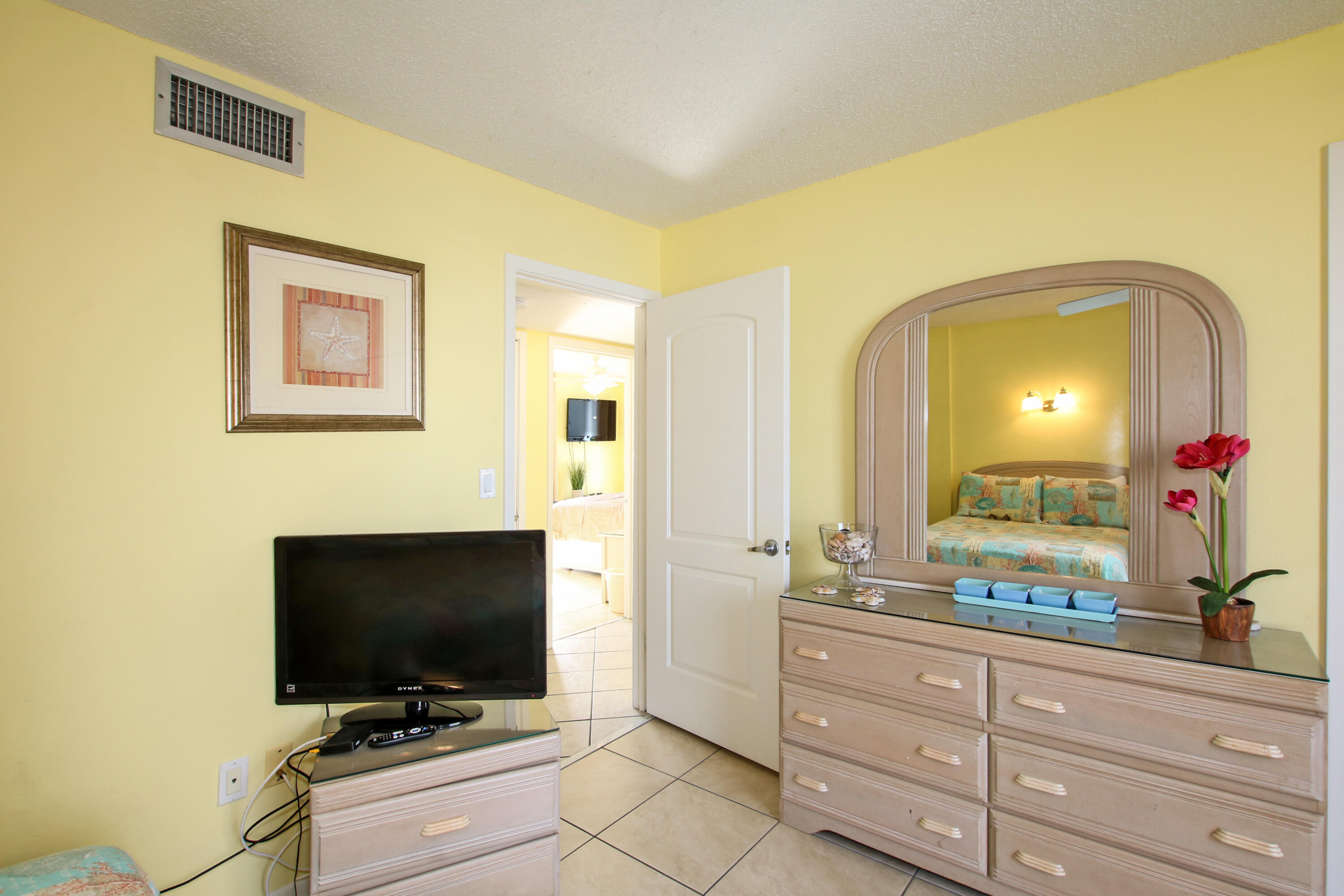 SHORELINE TOWERS 1 - Residential