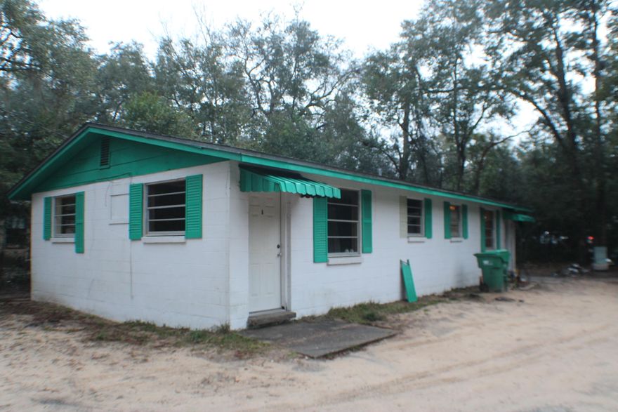 Duplex Niceville! one bedroom one bath Kitchen each unit, could be converted to 2 bedroom units. One Vacant one moving out. Concrete block, two power meters,tile floors. Window A/C, Electric Wall Heat. Remodel and raise the Rent! Wont Last Long! As-IS,, Location Location Location!