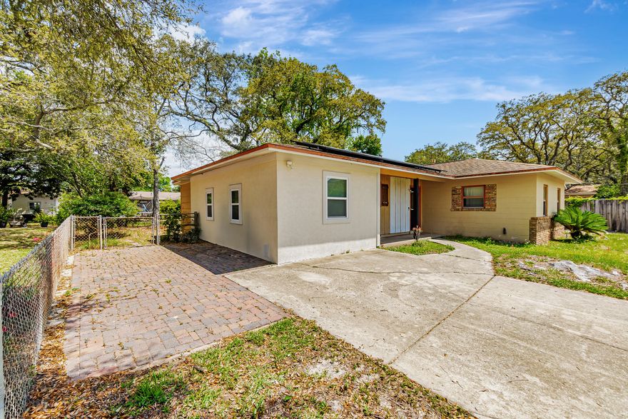 UNBELIEVABLE Opportunity in Ft. Walton Beach! Get ready to snag an incredible deal on this charming 4 Bedroom / 1 Bathroom home, perfectly situated in the heart of Ft. Walton Beach! With its prime location, you'll be just steps away from all the city has to offer. This hidden gem is bursting with potential, just waiting for your personal touch. Envision the possibilities for upgrades and expansions and make this house your dream home! And, as a bonus, the solar panels will be paid in full, so you can enjoy the benefits of renewable energy without the upfront cost! Don't miss out on this amazing opportunity to own a piece of Ft. Walton Beach. Contact us today to schedule a viewing and make this incredible deal yours!'