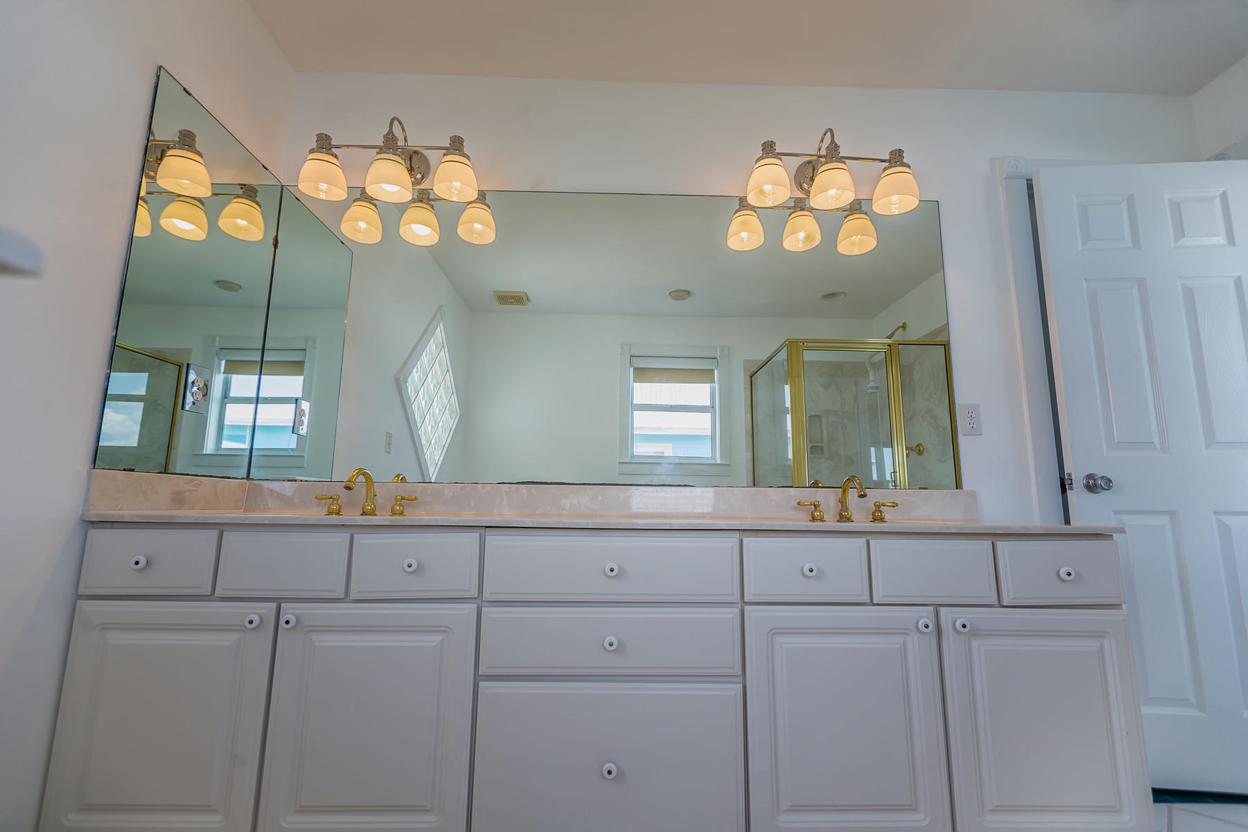 SUNRISE BEACH - Residential