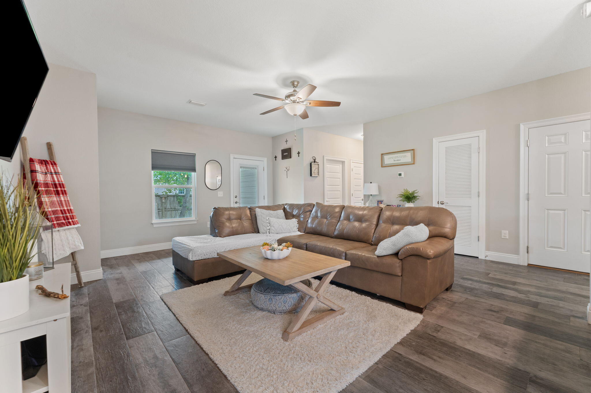 CRESCENT SHORES - Residential