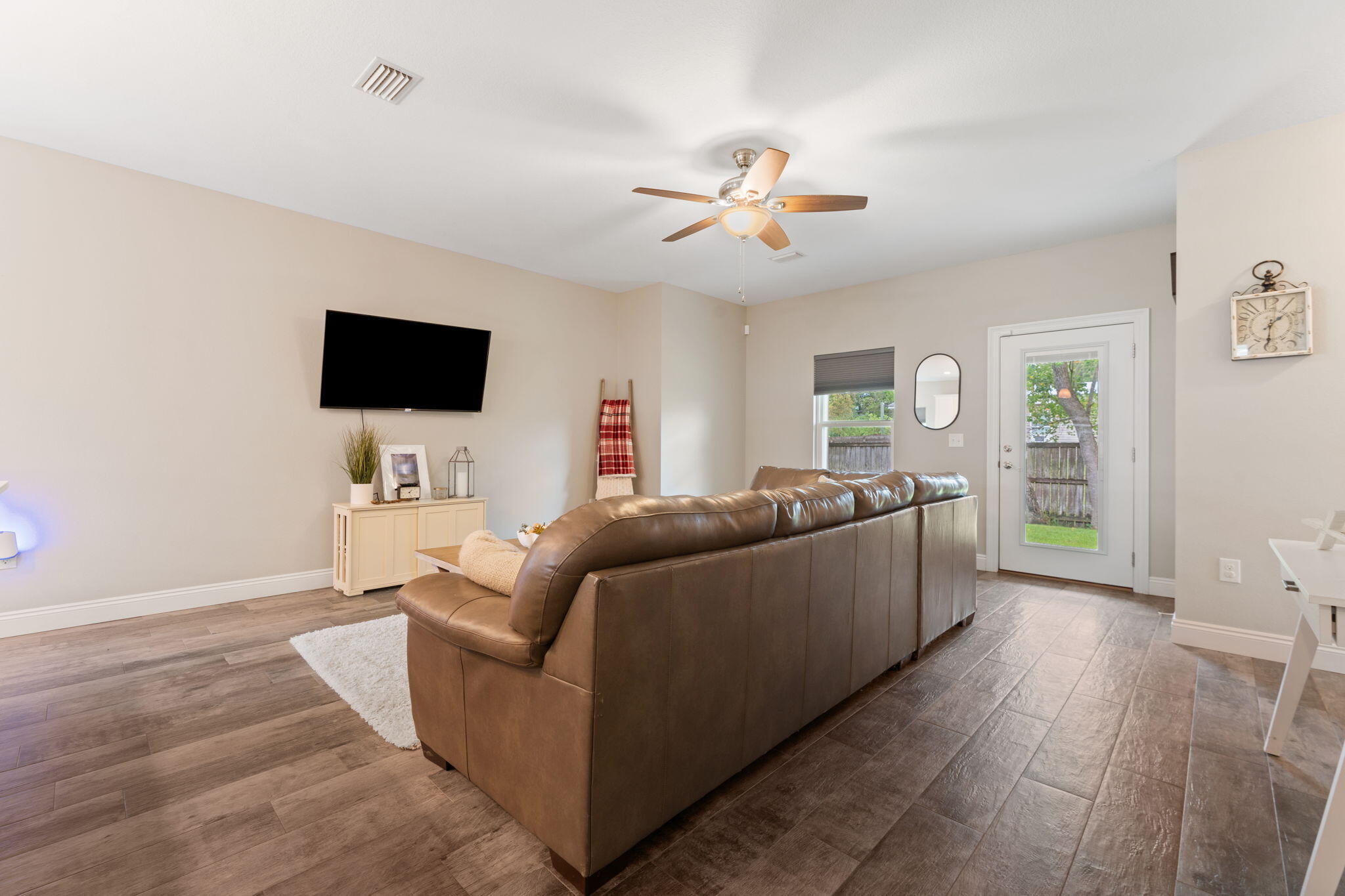 CRESCENT SHORES - Residential