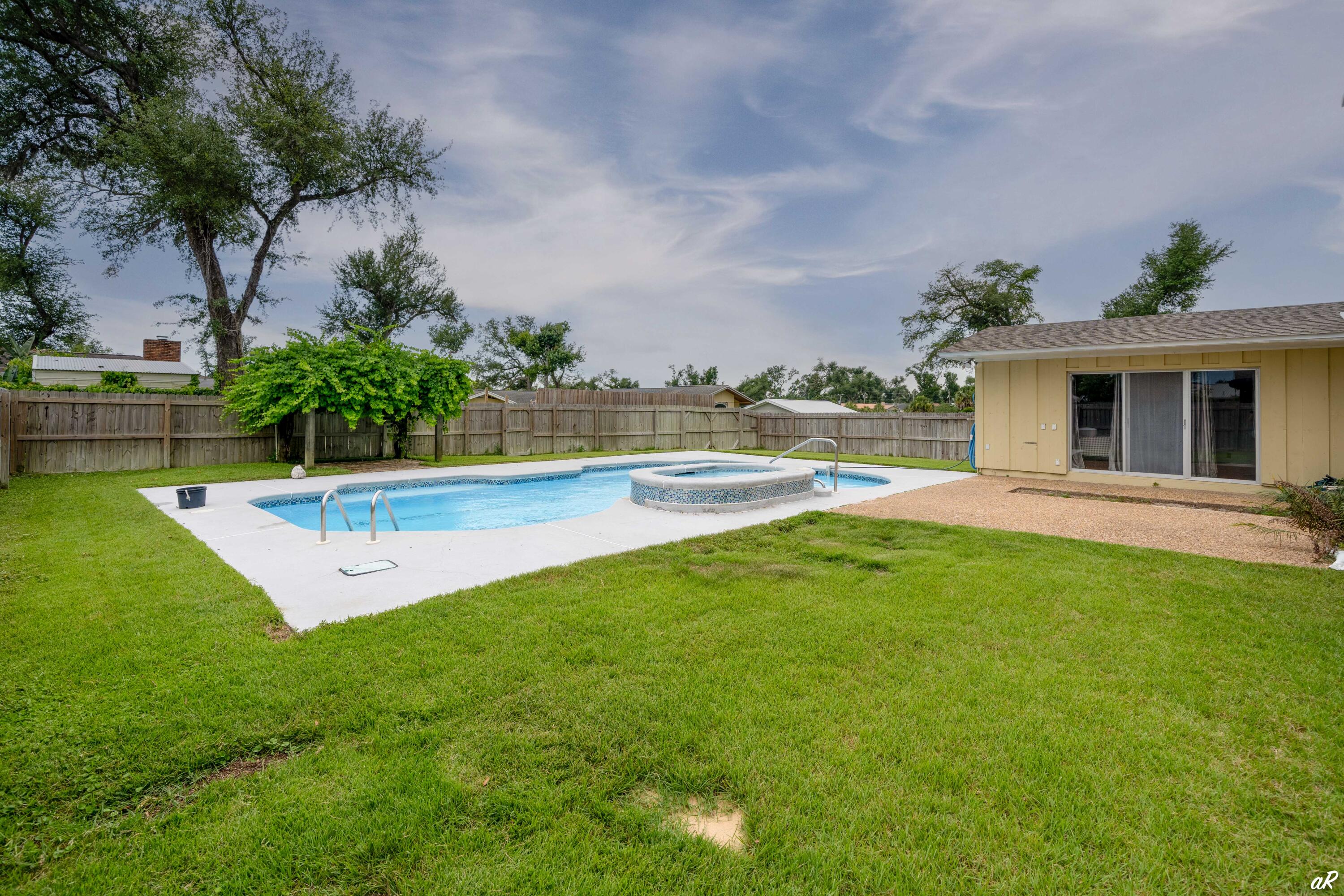 COVE TERRACE 2ND ADDN - Residential