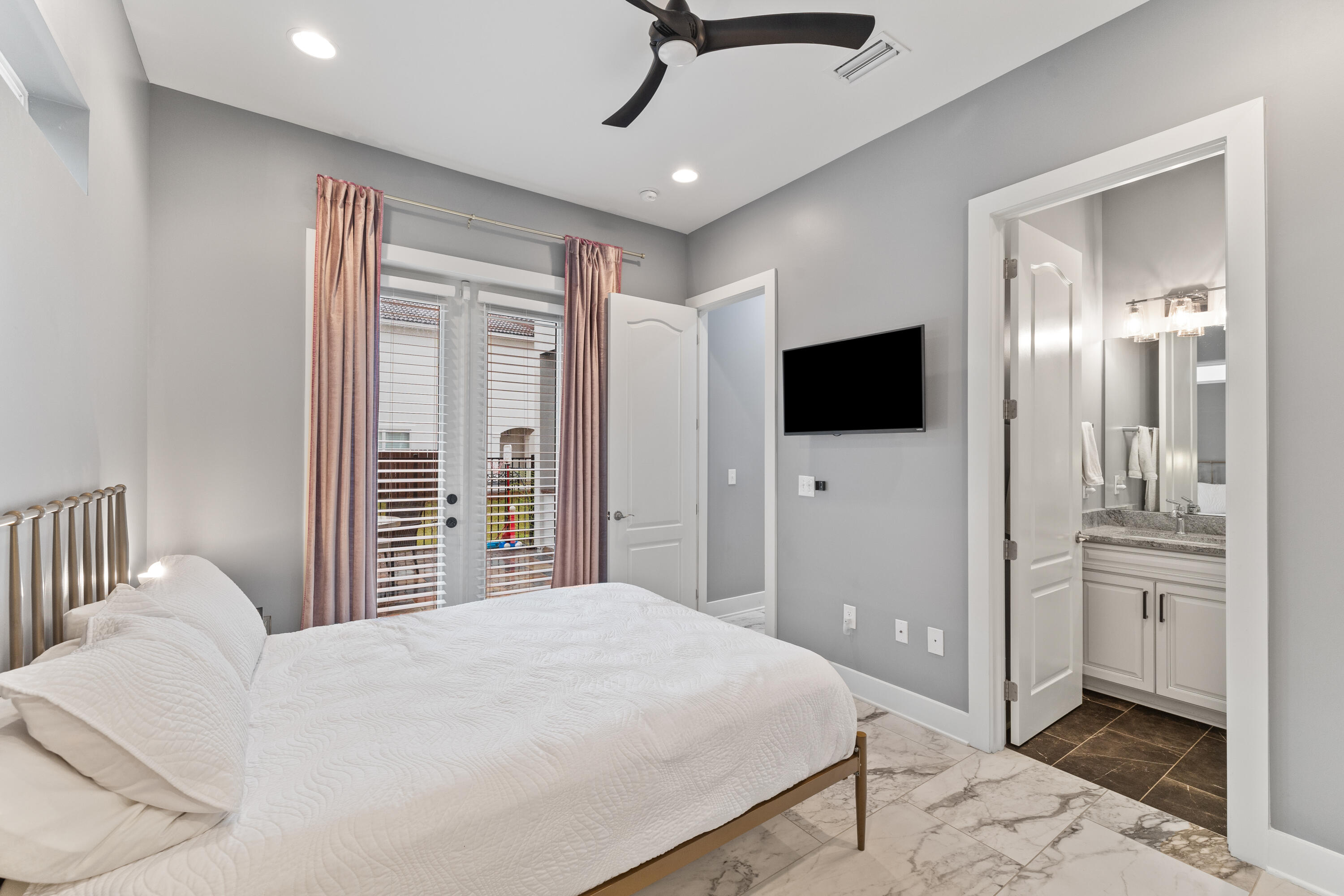 CALUSA BAY S/D - Residential