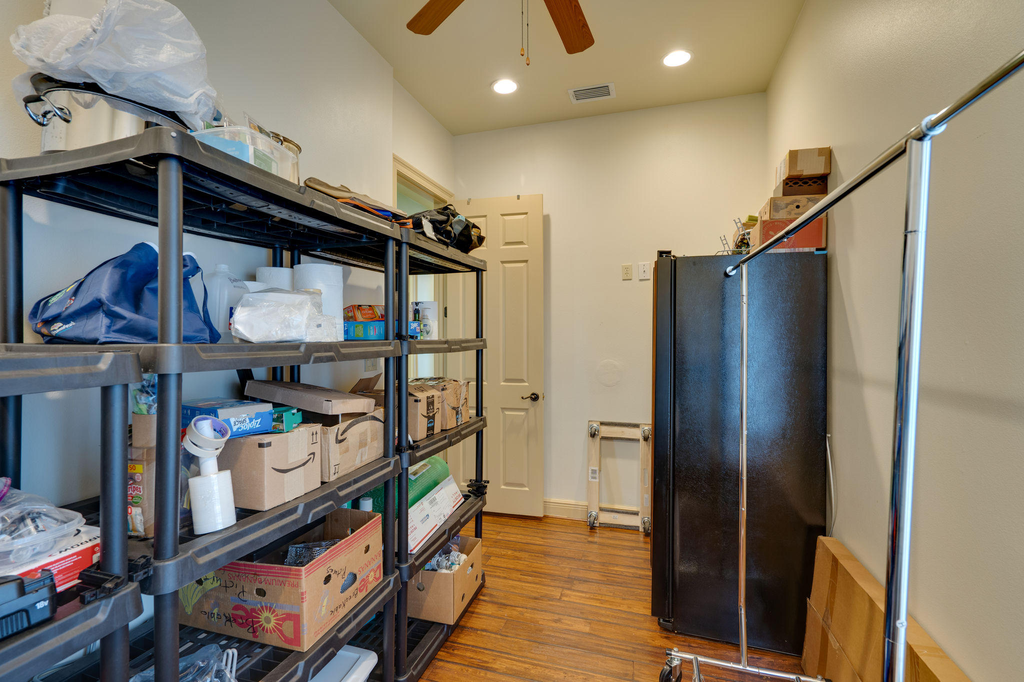 WHISPERING OAKS - Residential