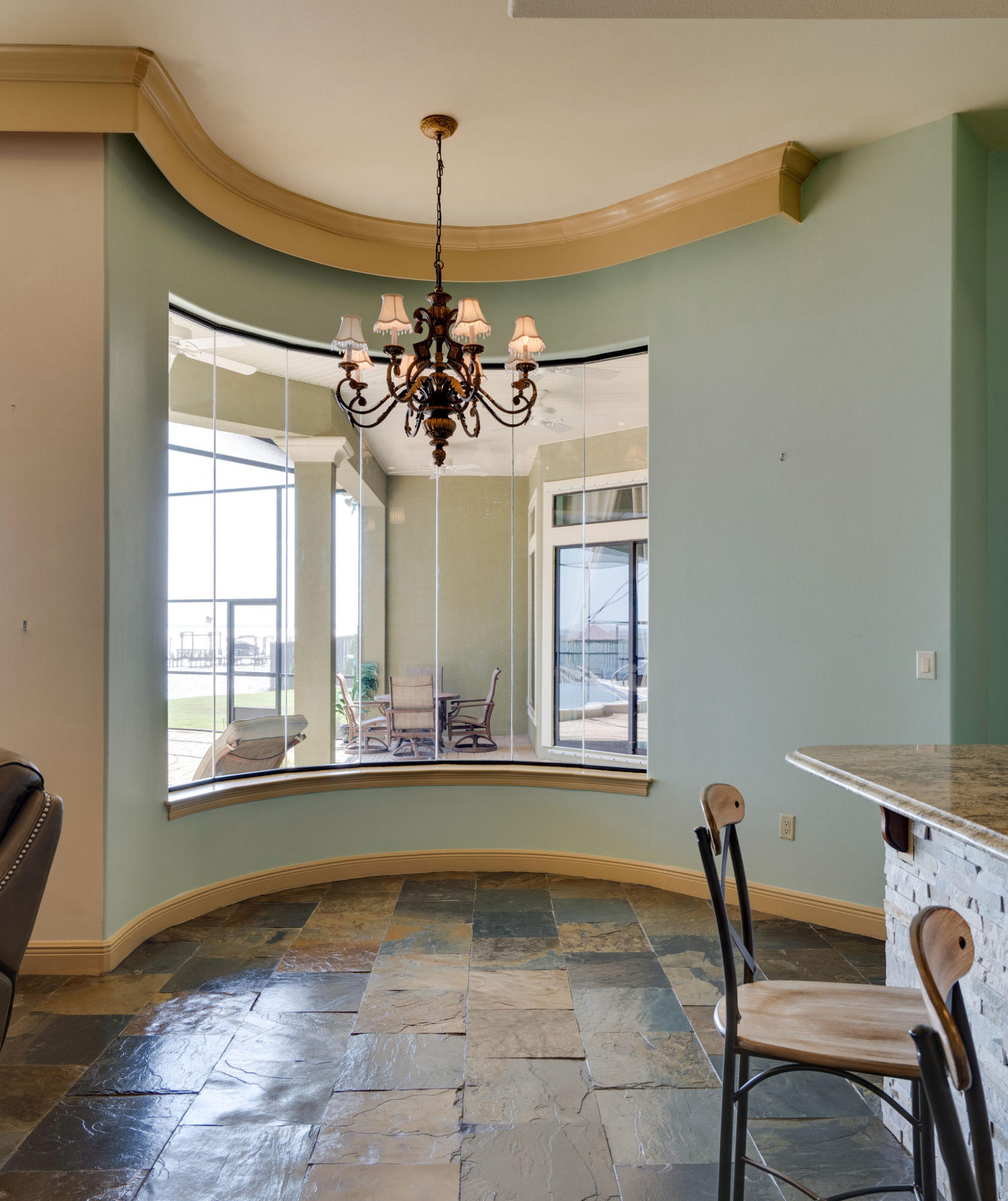 WHISPERING OAKS - Residential