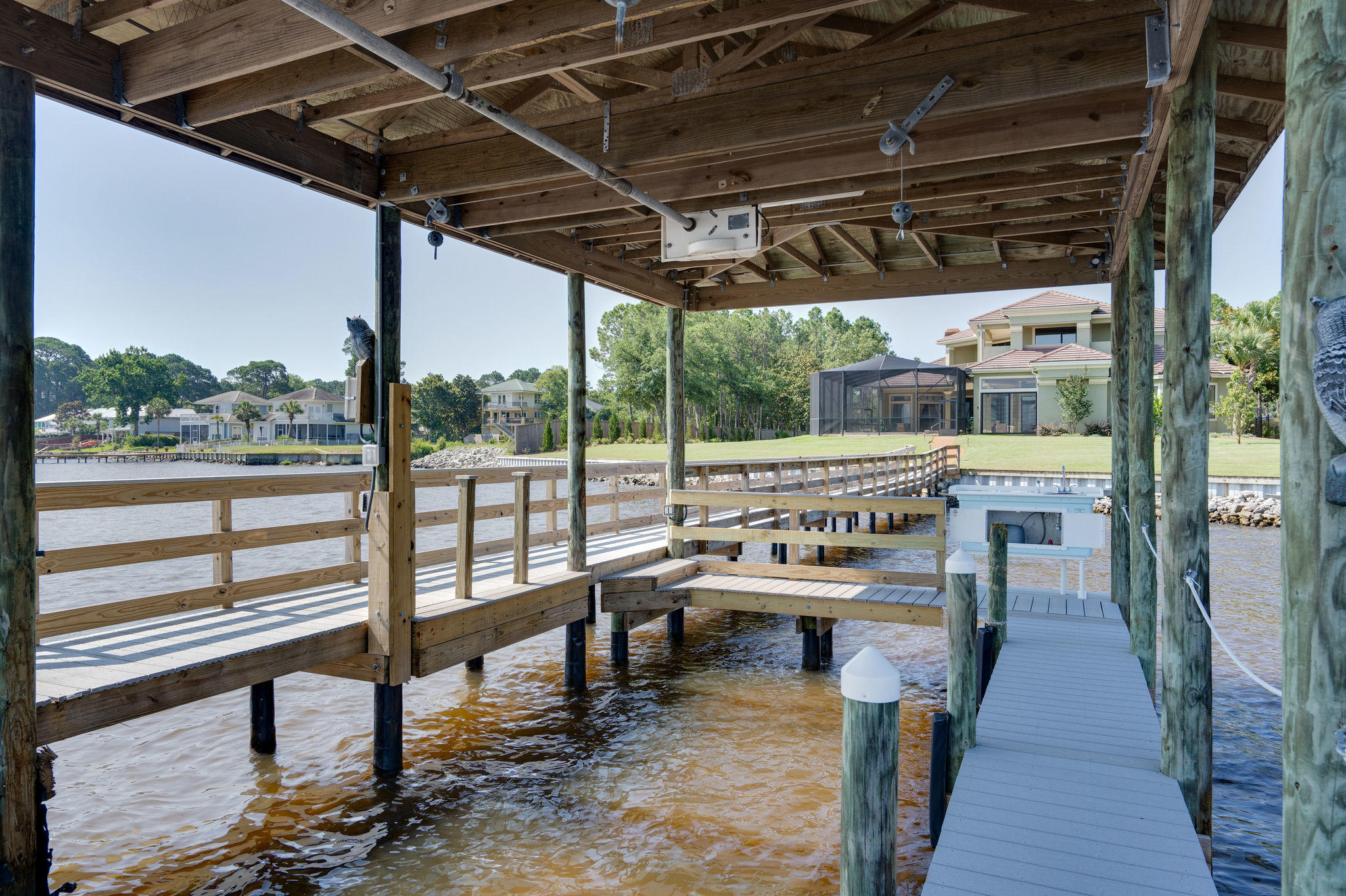 WHISPERING OAKS - Residential