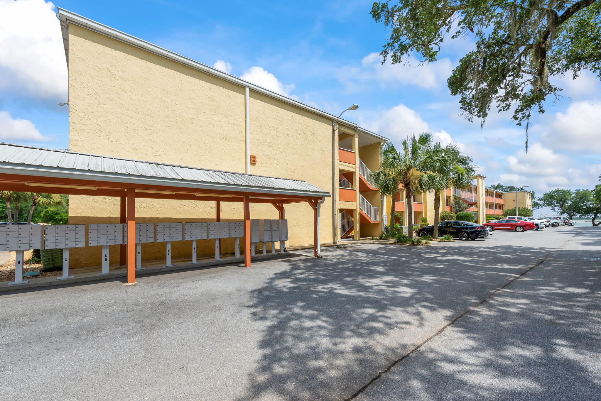 CEDARS CONDO - Residential