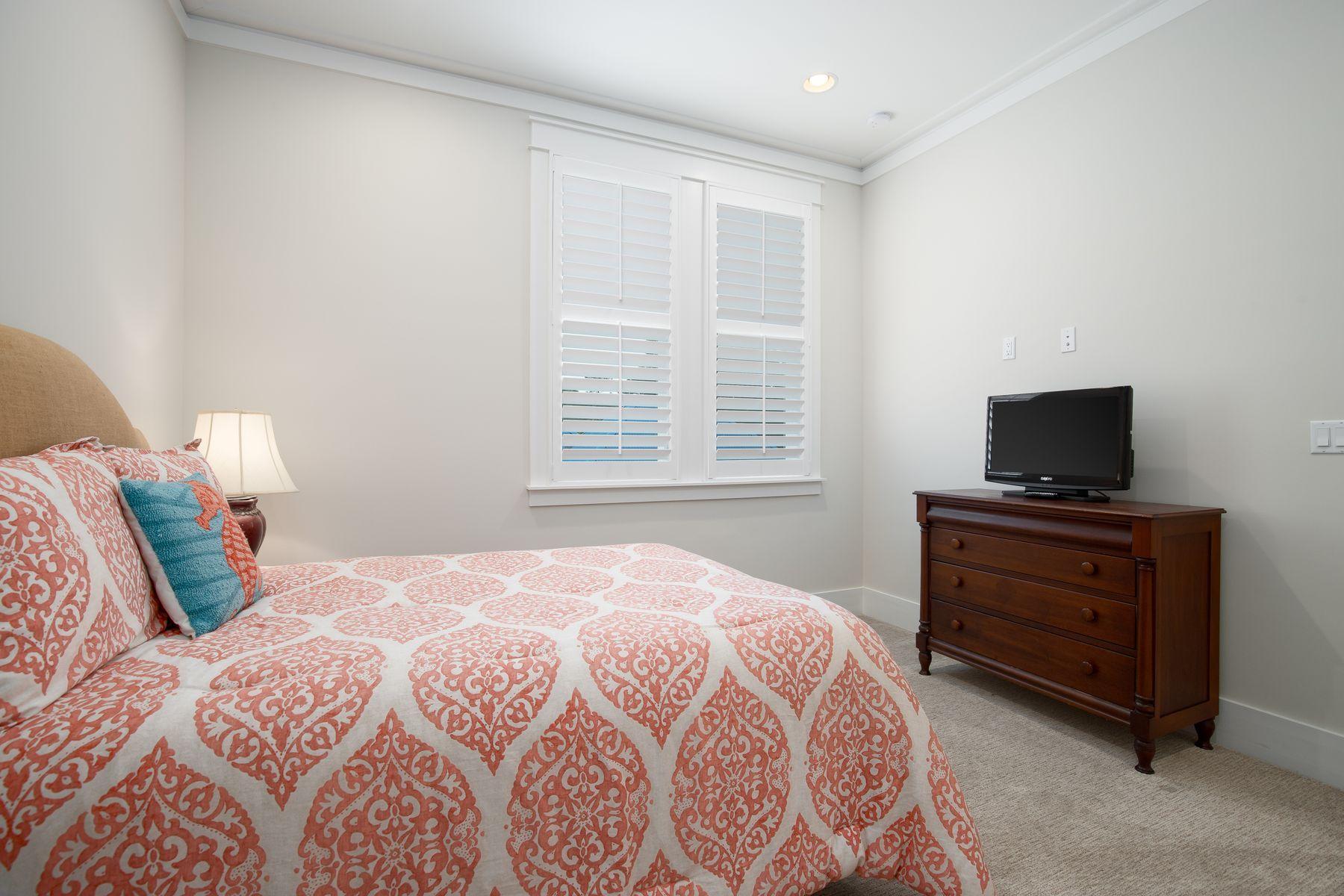 CRYSTAL LAKE PHASE I - Residential