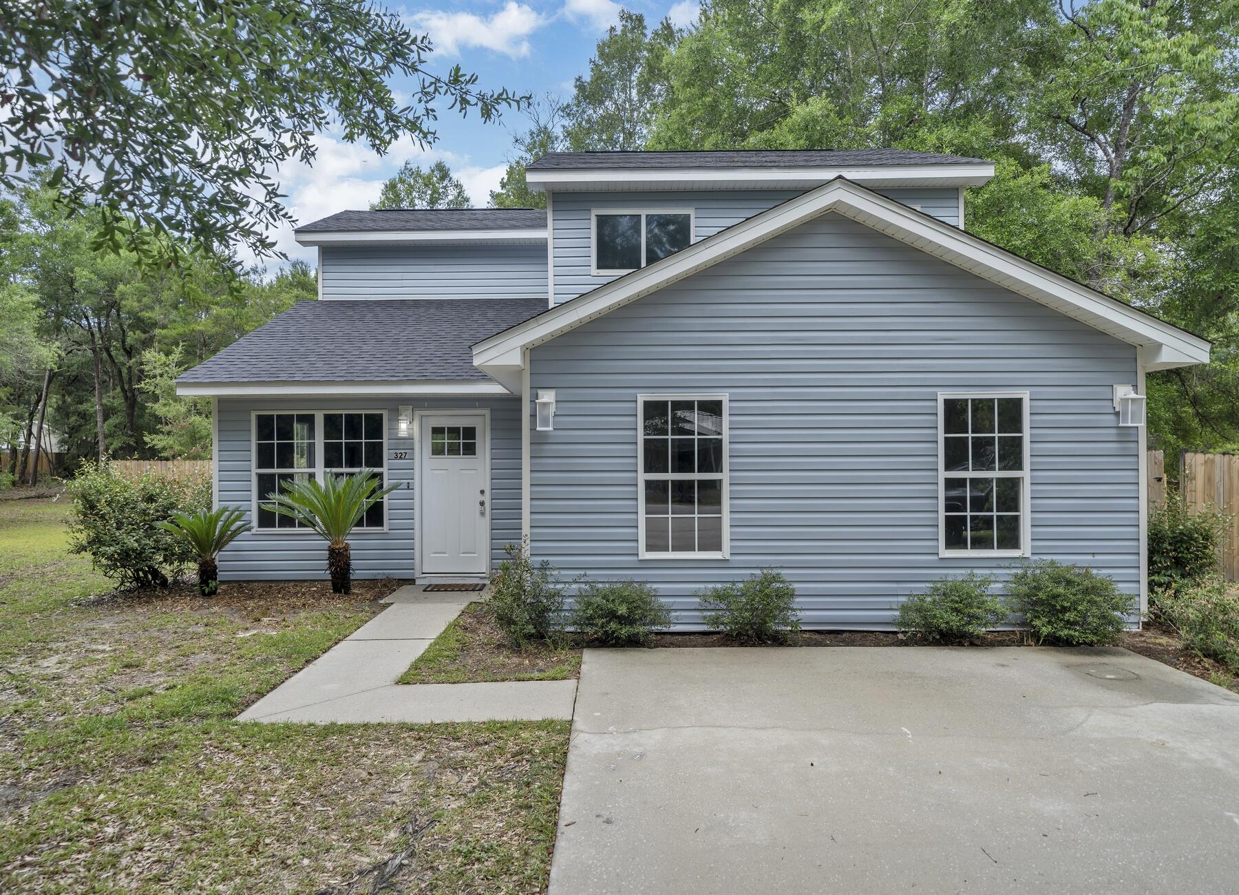 NO MAY RENT!!4bd/3.5bth home located in the middle of Freeport. Home boasts TWO Master Bedrooms- one on the main floor and one upstairs. Located right across from Hammock Bay, WITHOUT the HOA. Upgrades include new roof, light fixtures, appliances, cabinets with quartz countertops, and luxury vinyl flooring throughout the home. Washer and Dryer Hook ups! Huge fenced in backyard with a covered screened in patio. Corner lot, and only 10 minutes from the Bay and 20 minutes from the beautiful white beaches of the Emerald Coast. NO smoking. 600 minimum FICO credit score required in addition to meeting rental criteria. Pets allowed upon approval with a non-refundable pet fee and with a Petscreening.com report.
All applicants are required to complete an application on PetScreening.com regardless of if they own a pet or not. Applicants with an ESA are also required to complete the application.
** Fees Required once an application is approved include, but may not be limited to: Security Deposit, Non-Refundable Fees (cleaning and rekey), $20 Certified Mail Fee, and Pet Fees (when applicable).