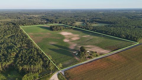 Photo of 404 E E M White Road Road, DeFuniak Springs, FL 32433 (MLS # 981096)