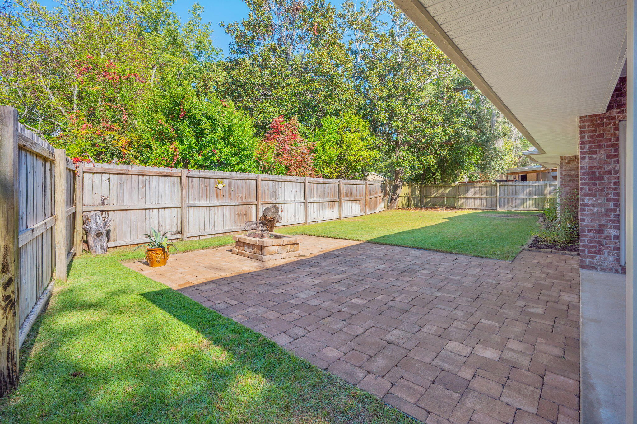 ELLIOTTS POINT - Residential Lease