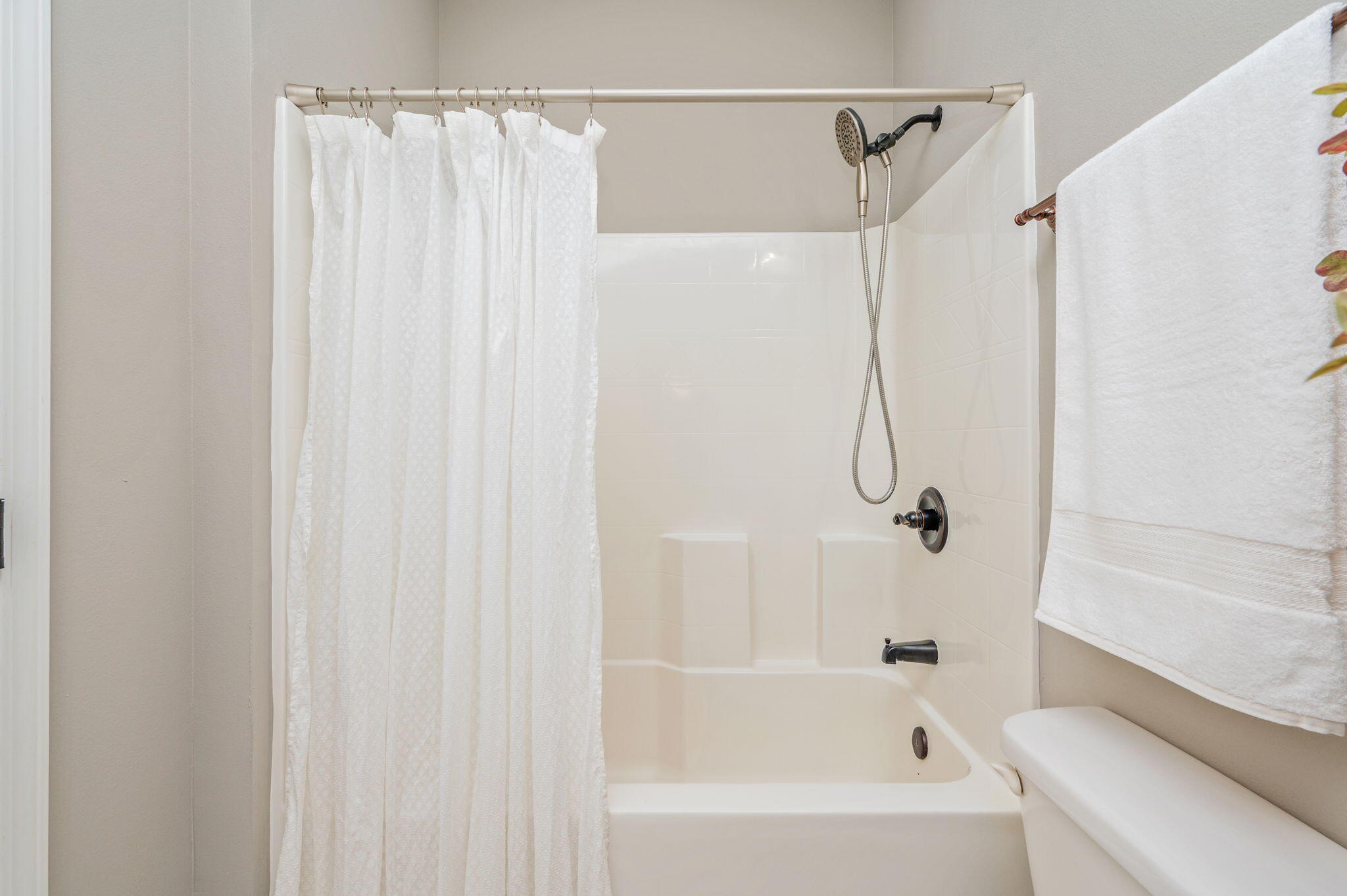 ELLIOTTS POINT - Residential Lease