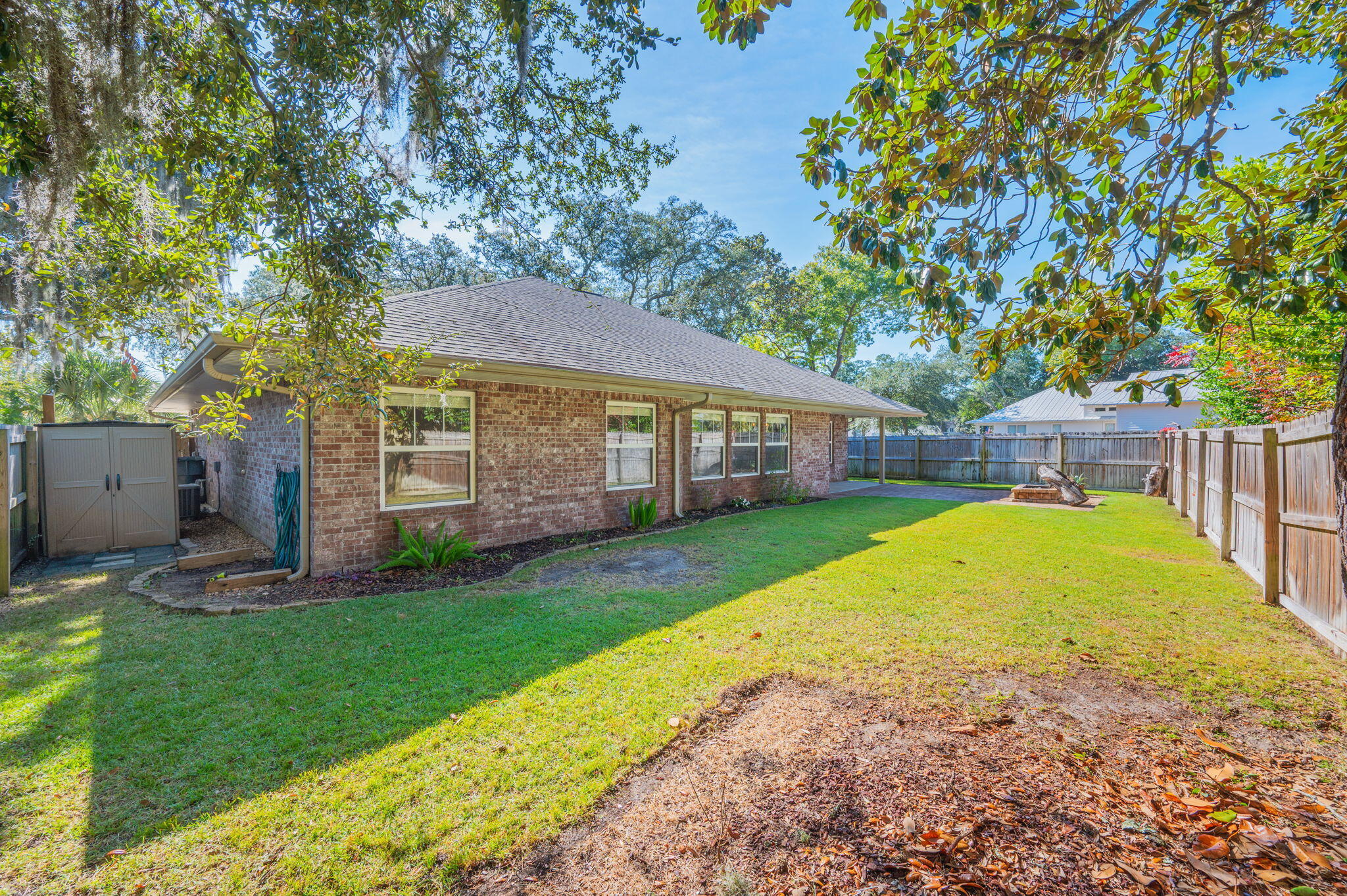 ELLIOTTS POINT - Residential Lease