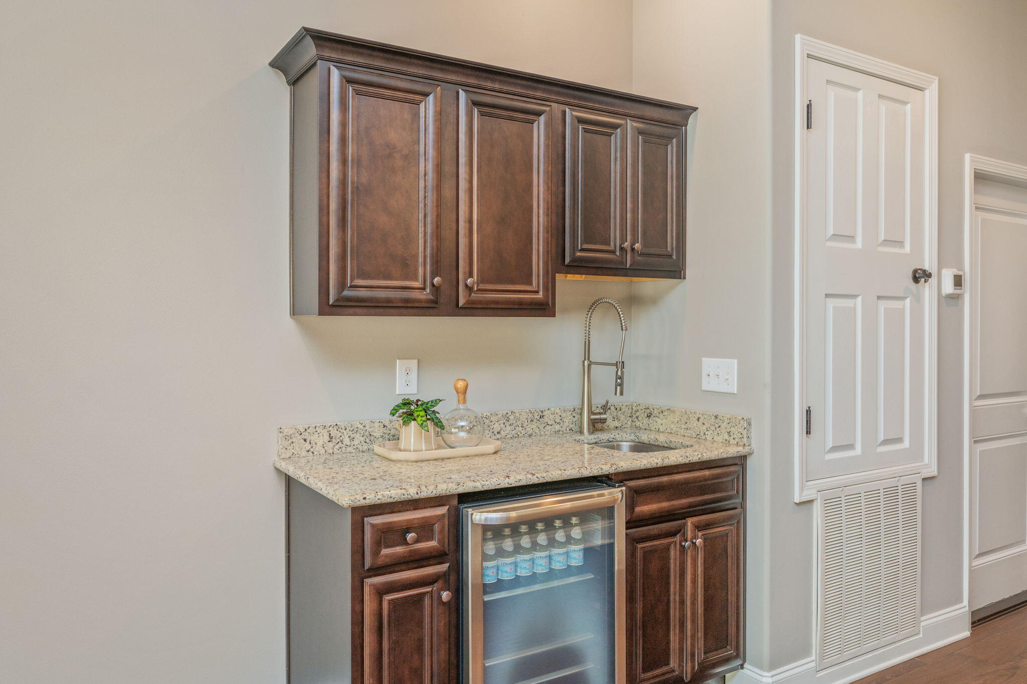 ELLIOTTS POINT - Residential Lease