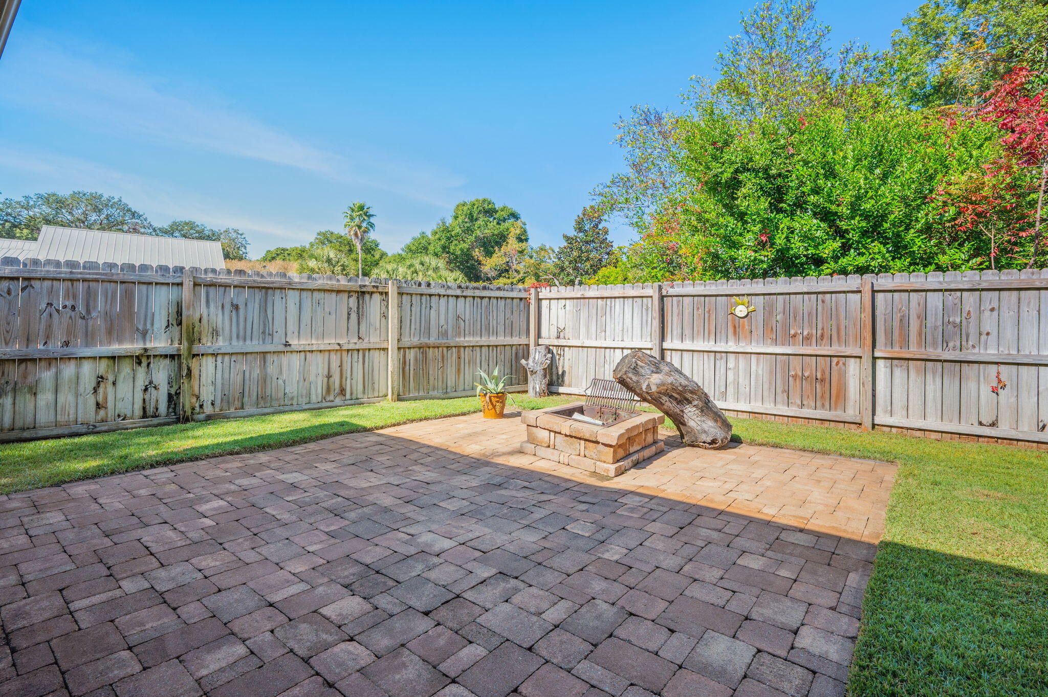 ELLIOTTS POINT - Residential Lease