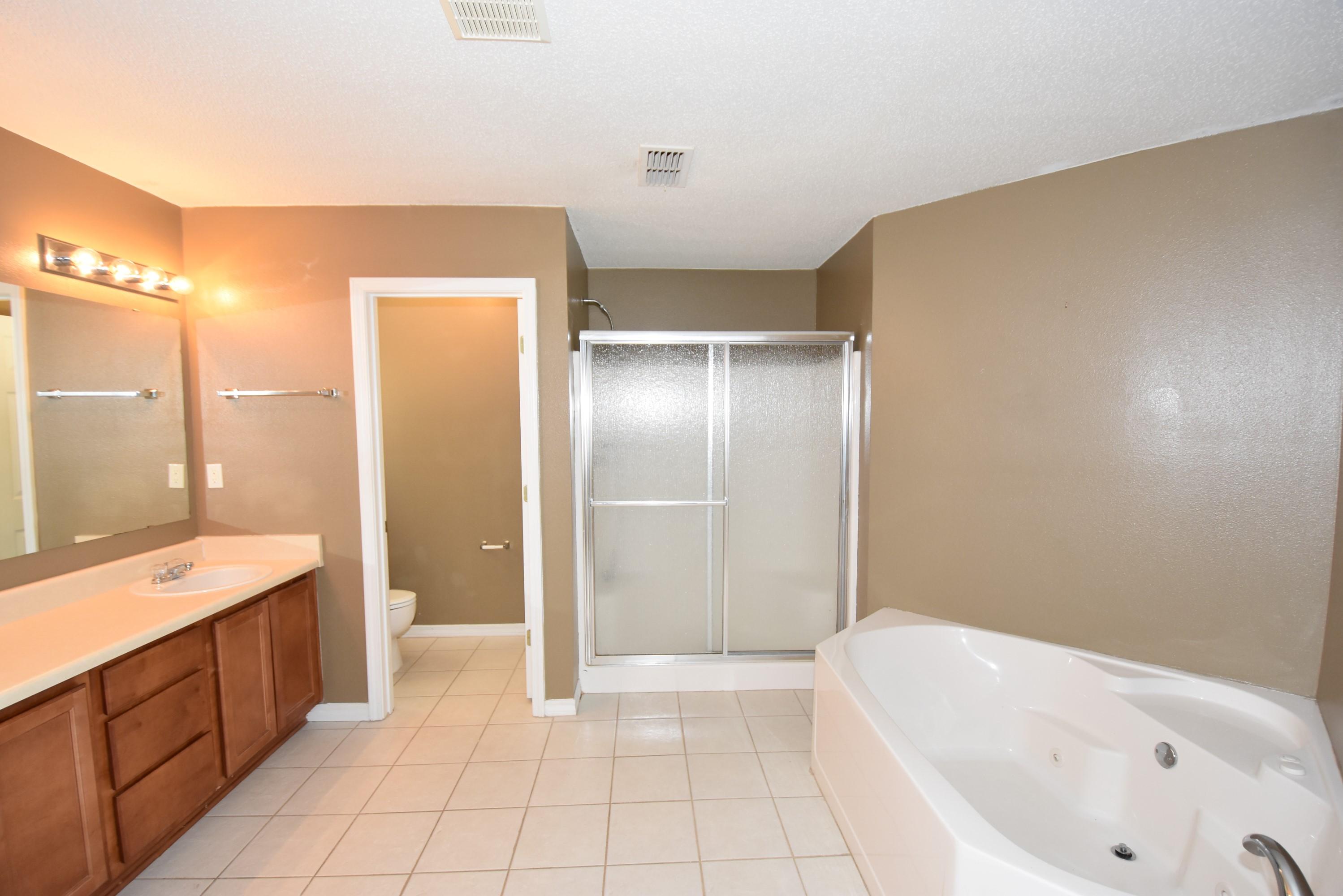 COUNTRYWOOD EST - Residential