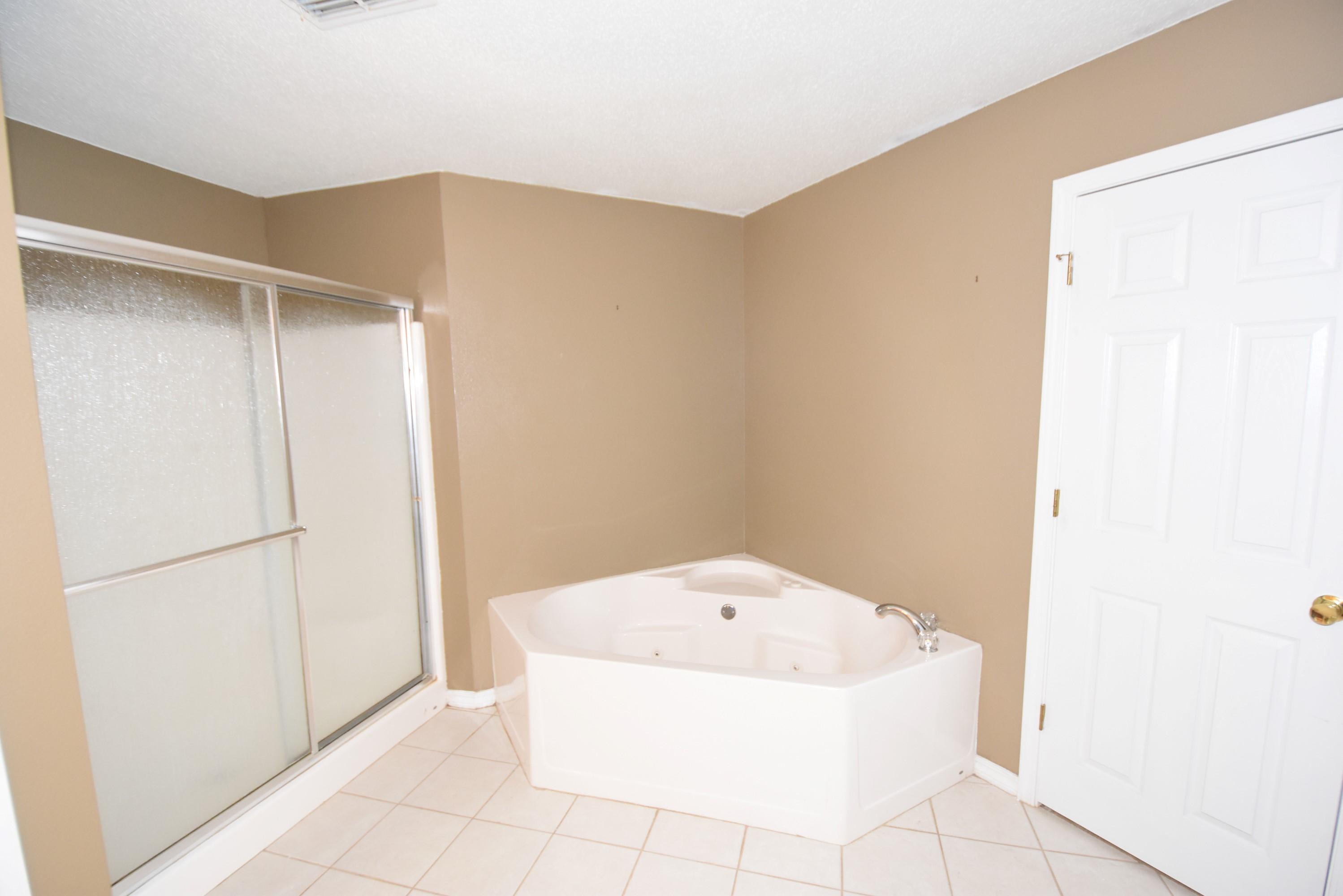 COUNTRYWOOD EST - Residential