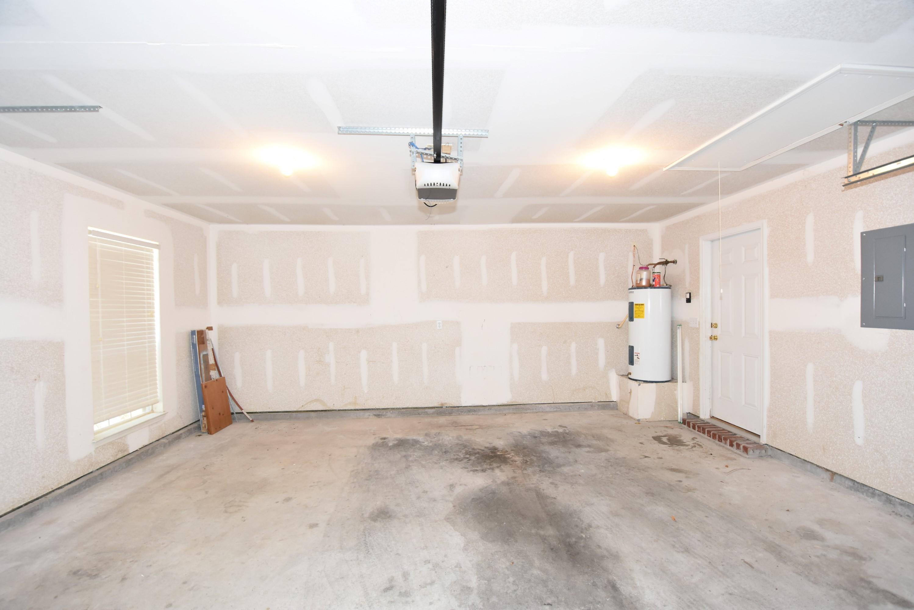 COUNTRYWOOD EST - Residential